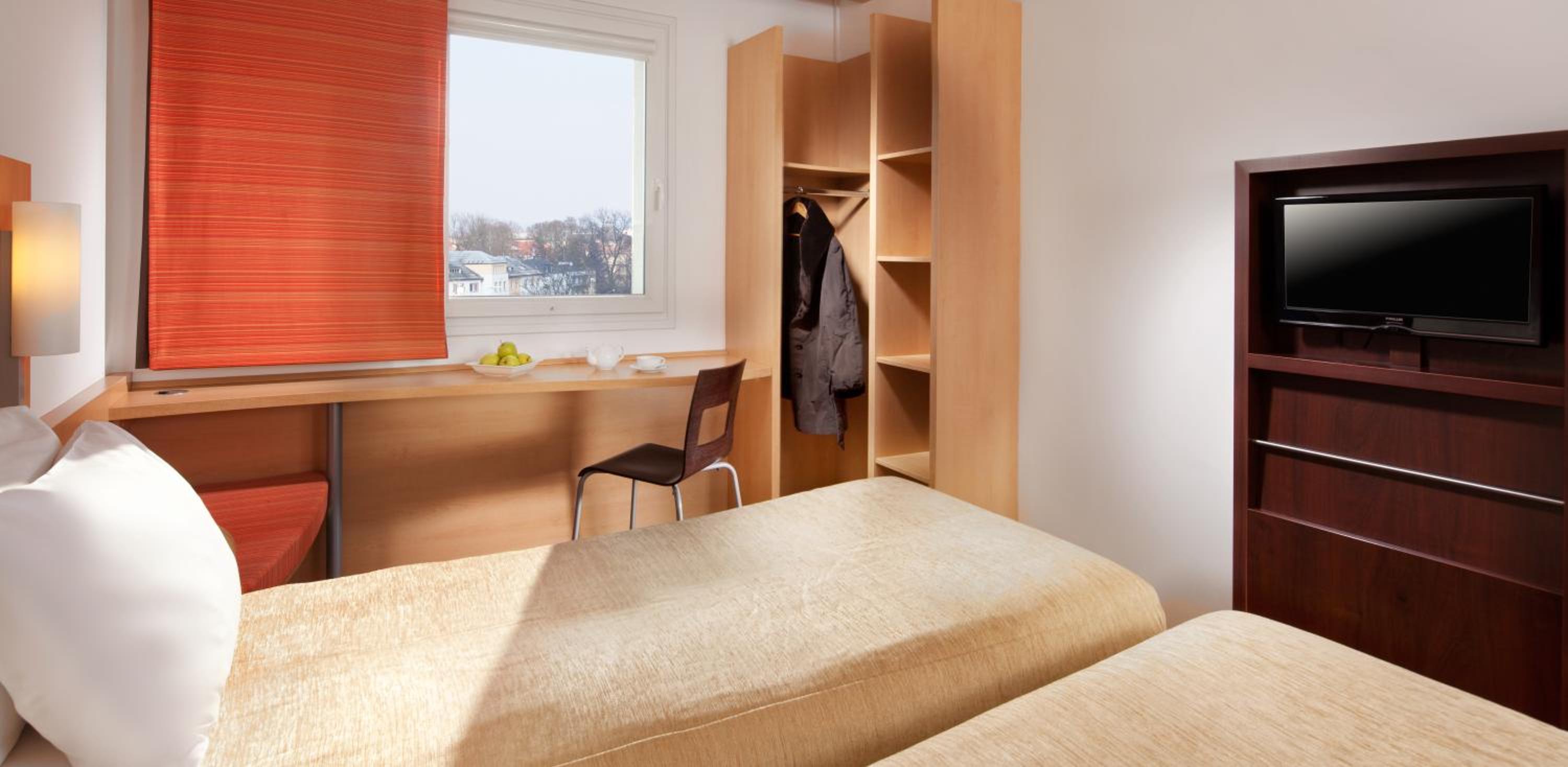 Standard Room with 2 Single Beds - Photo 3