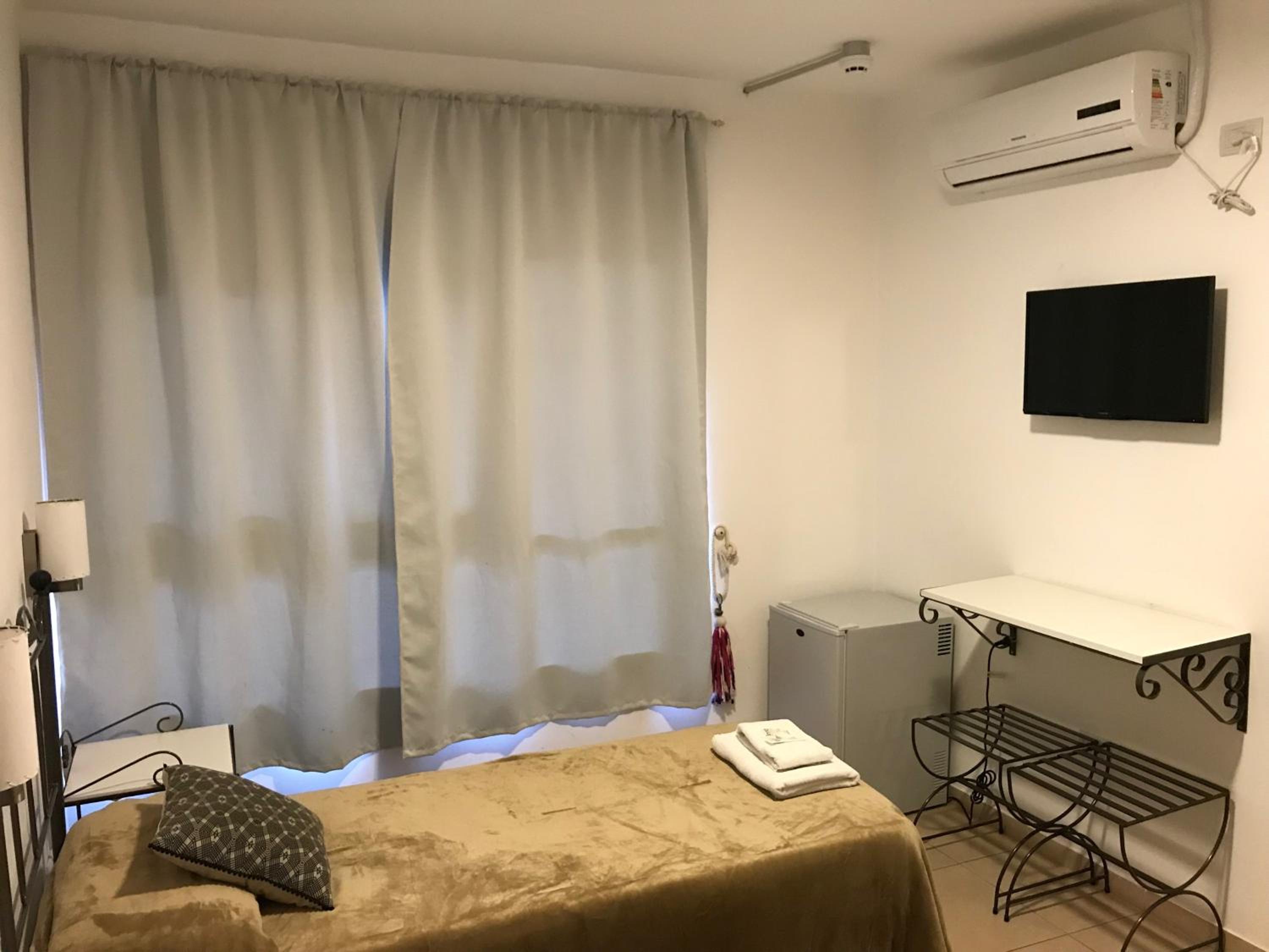 Twin Room with Bathroom photo 3
