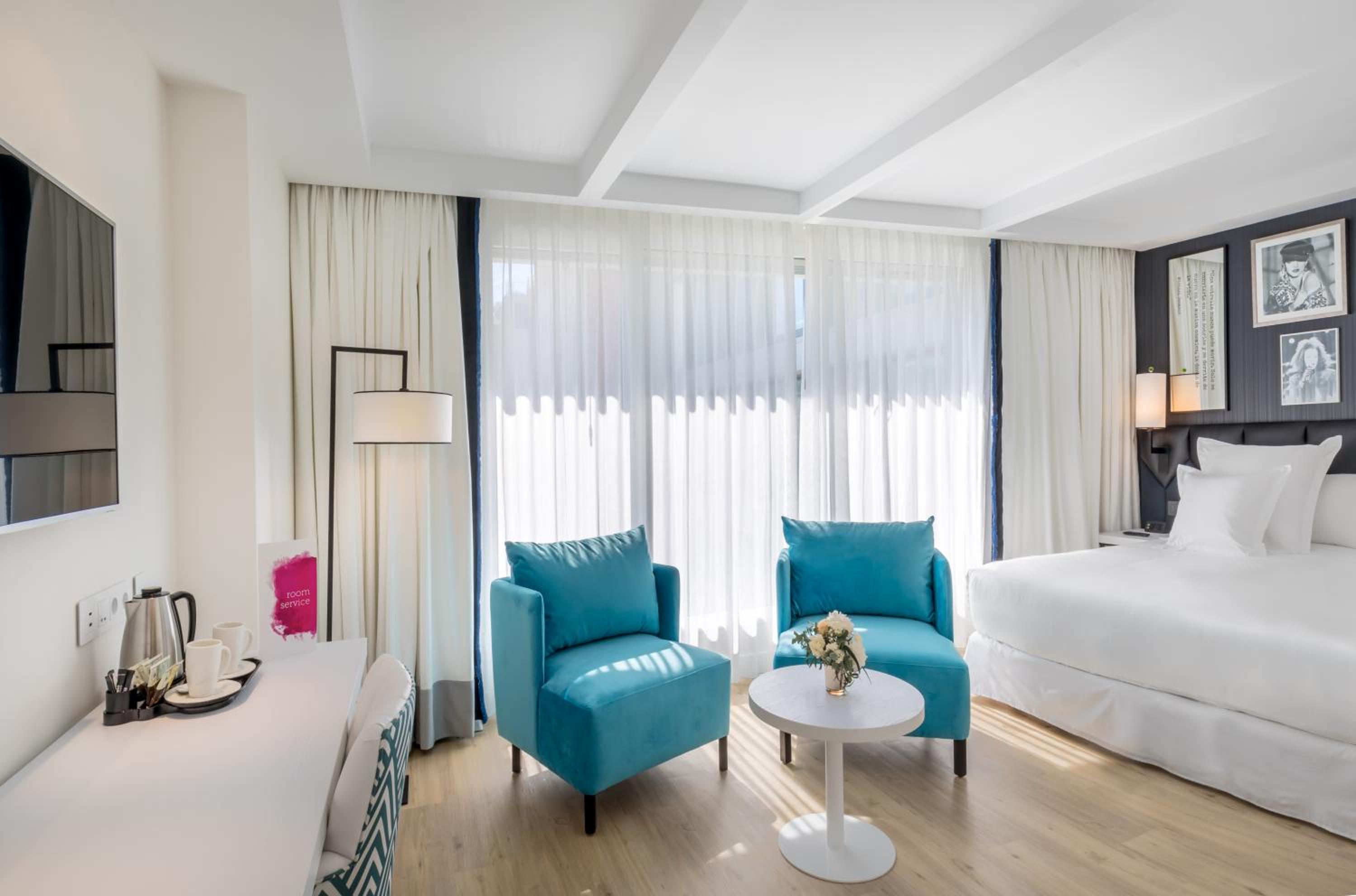 Deluxe Family Room