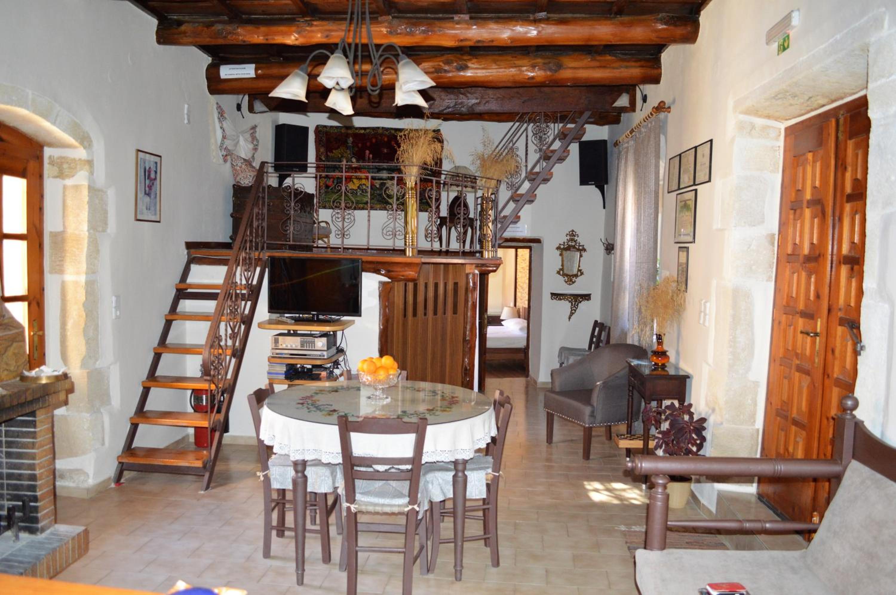 Five-Bedroom House photo 1