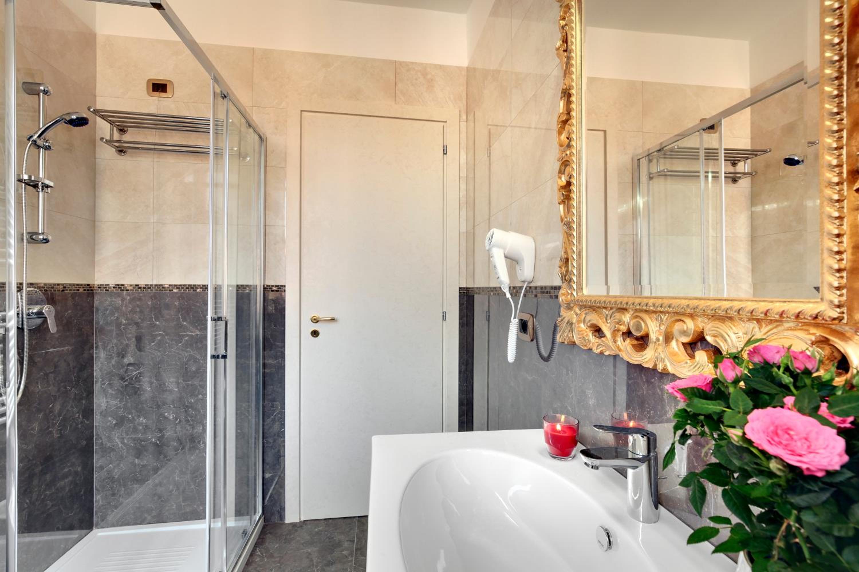Deluxe Double or Twin Room - Photo 2