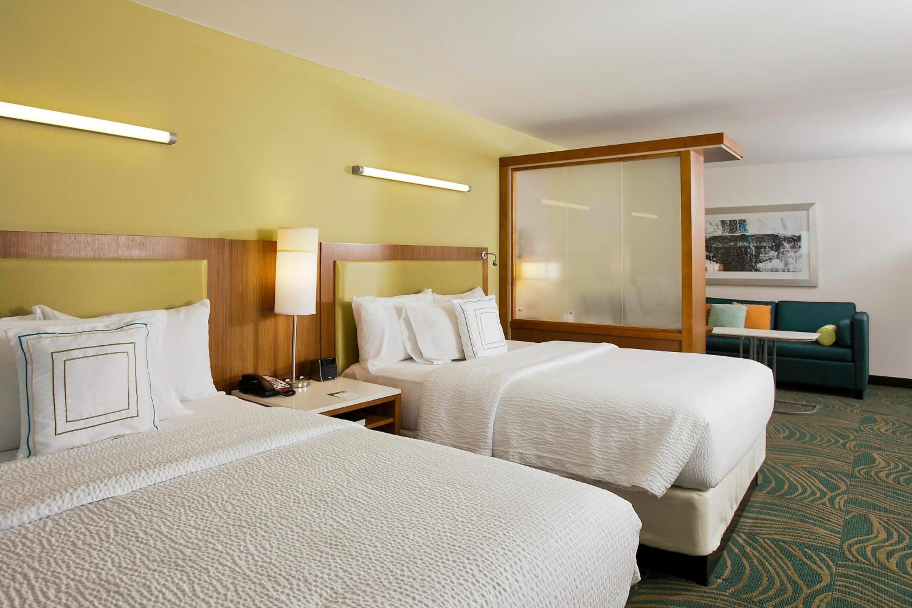Queen Suite with Two Queen Beds, Bathtub and Sofa Bed - Mobility Access/Hearing Accessible