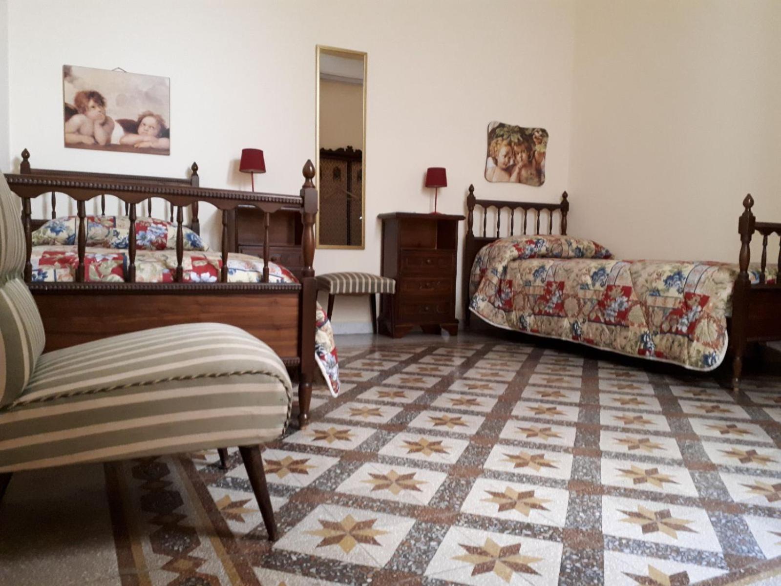Twin Room with Private External Bathroom