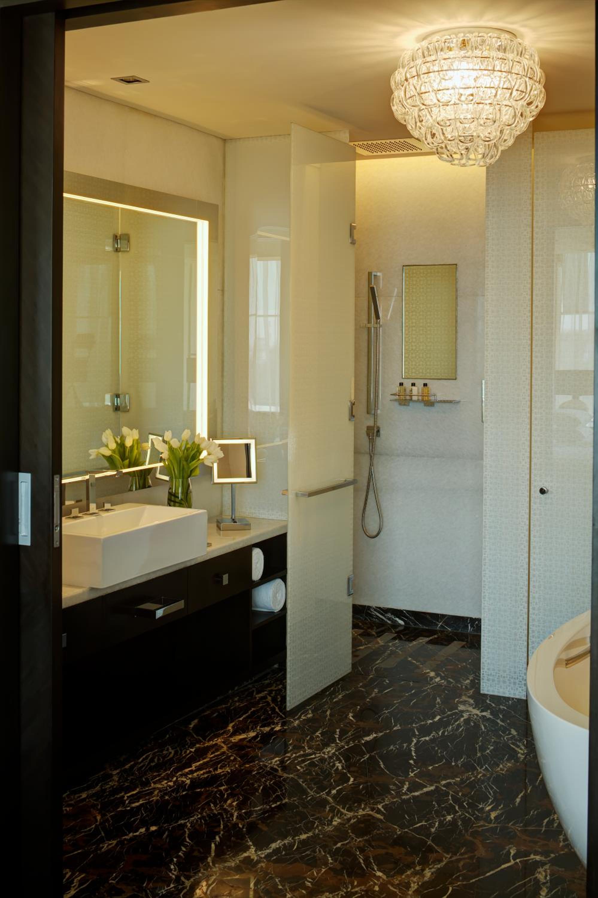 One-Bedroom Deluxe Apartment