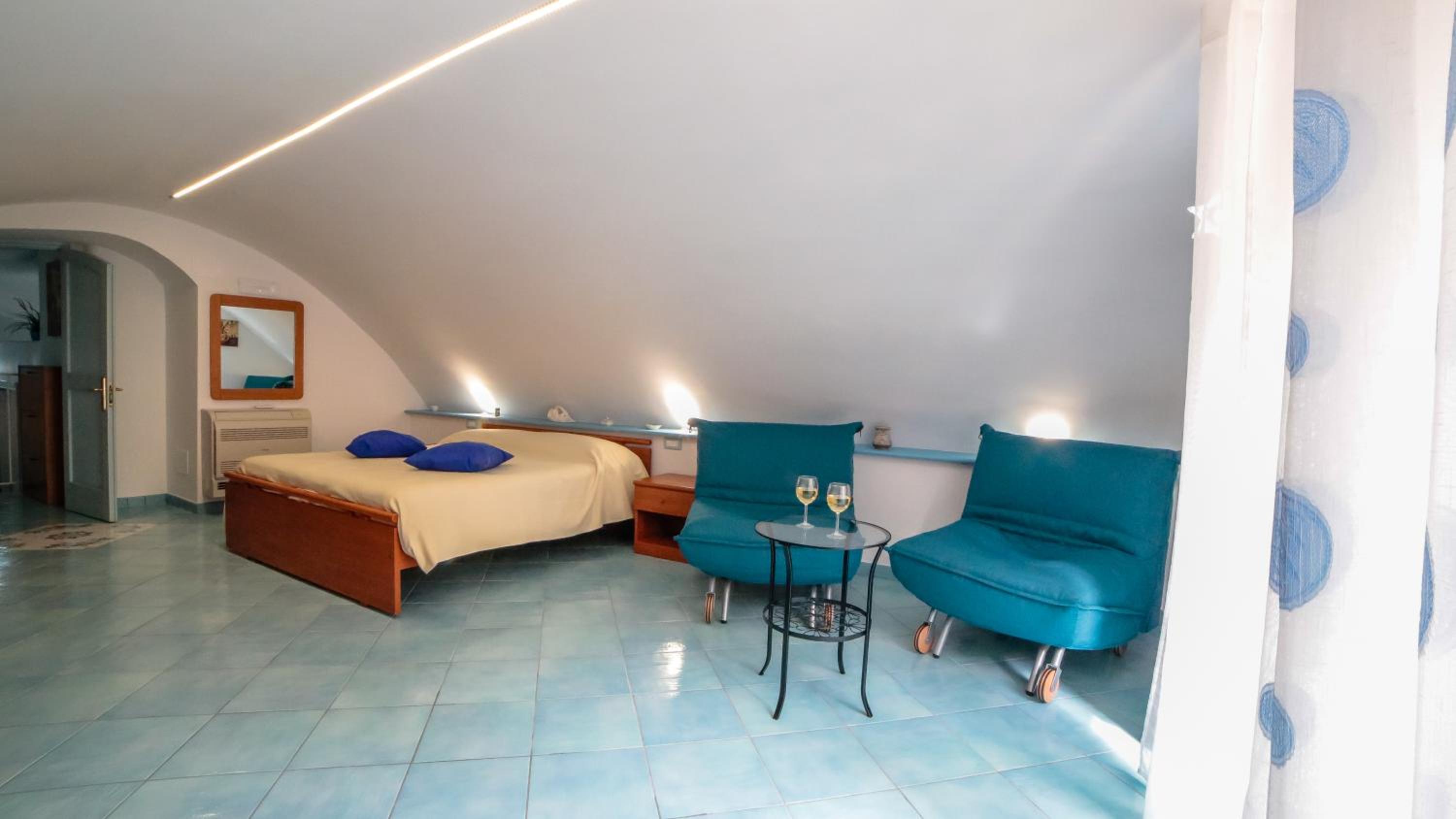 One-Bedroom Apartment - Split Level