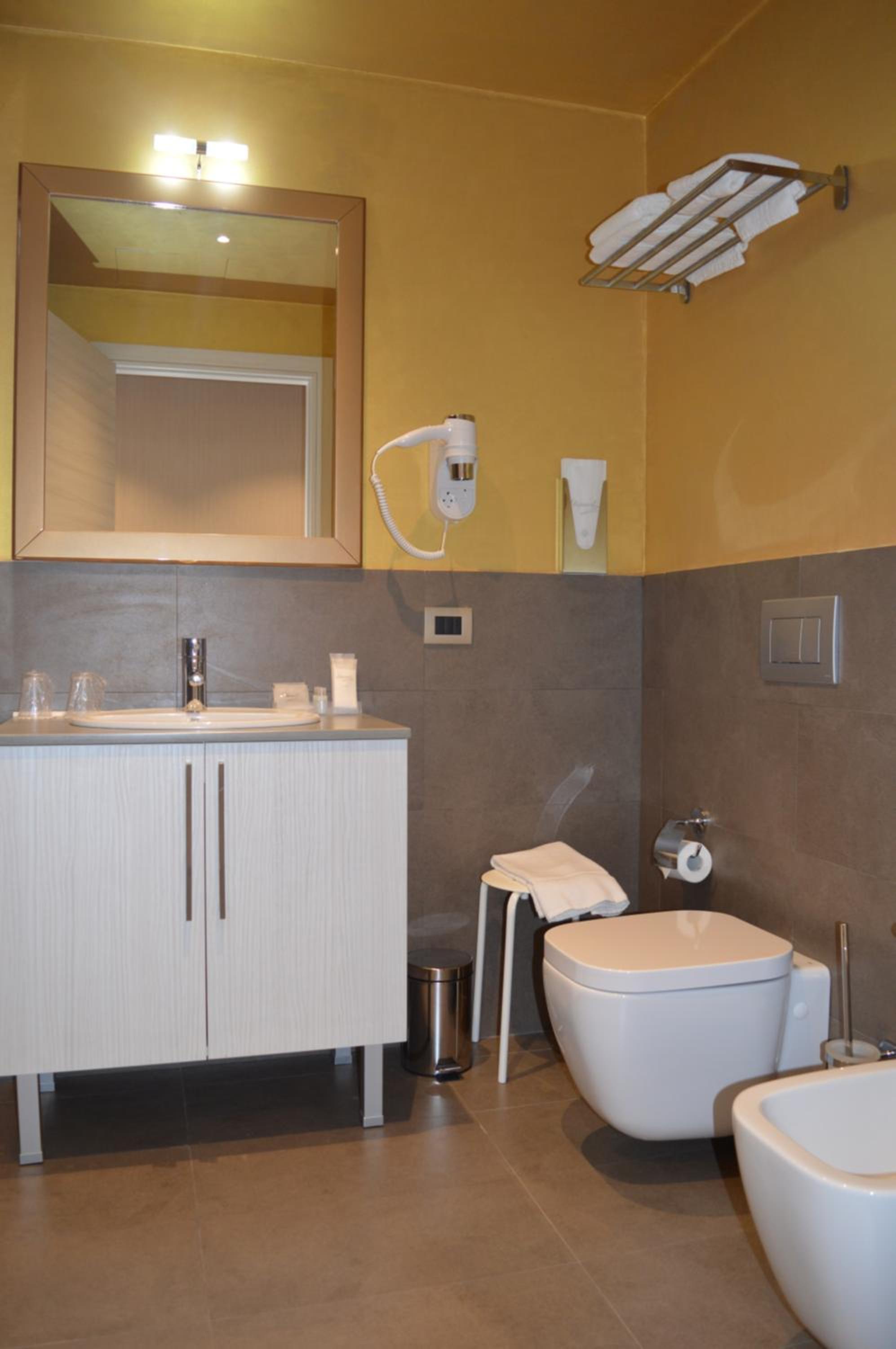 Single Room with Private Bathroom photo 3