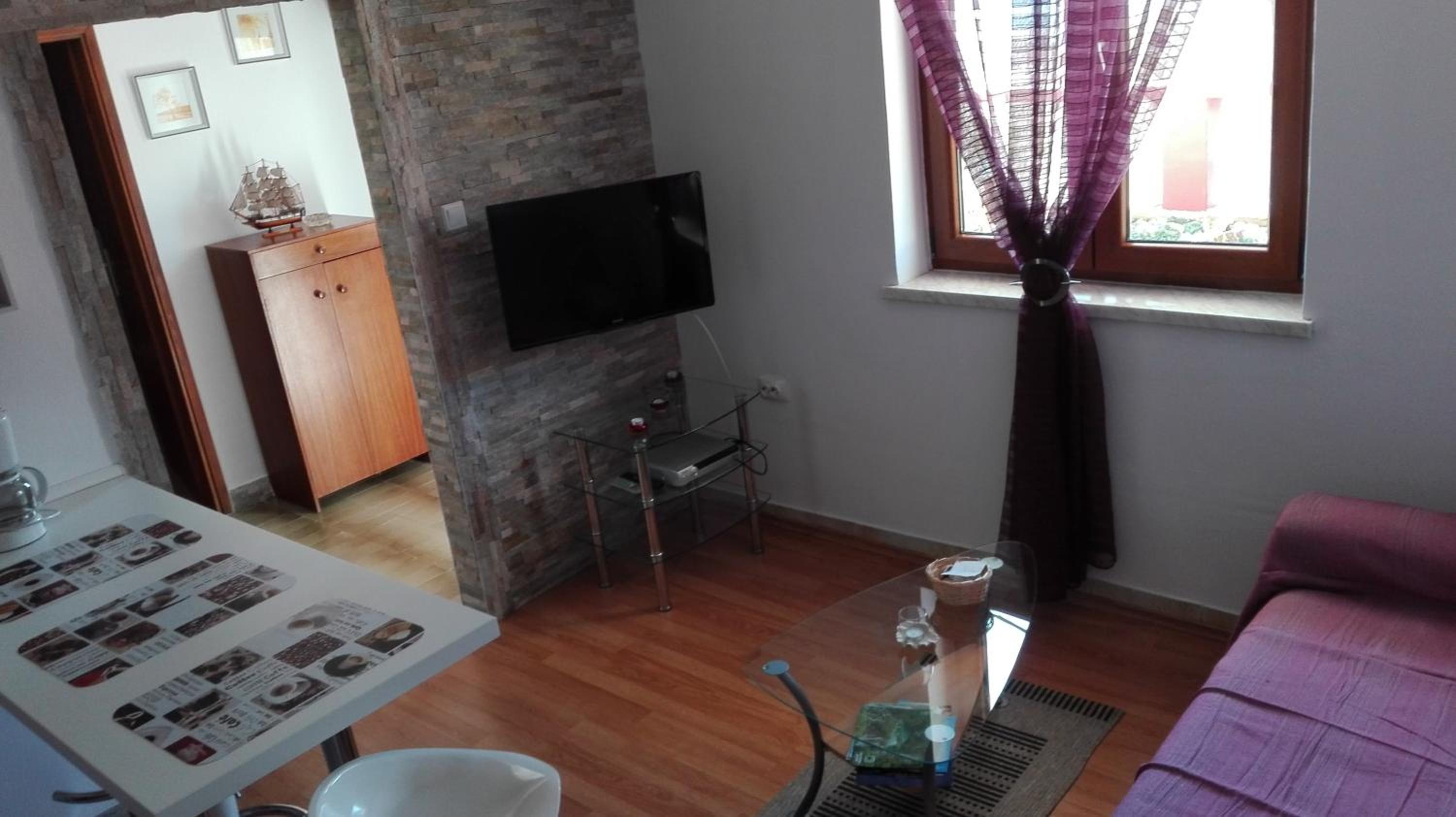 Apartment with Sea View - Photo 3
