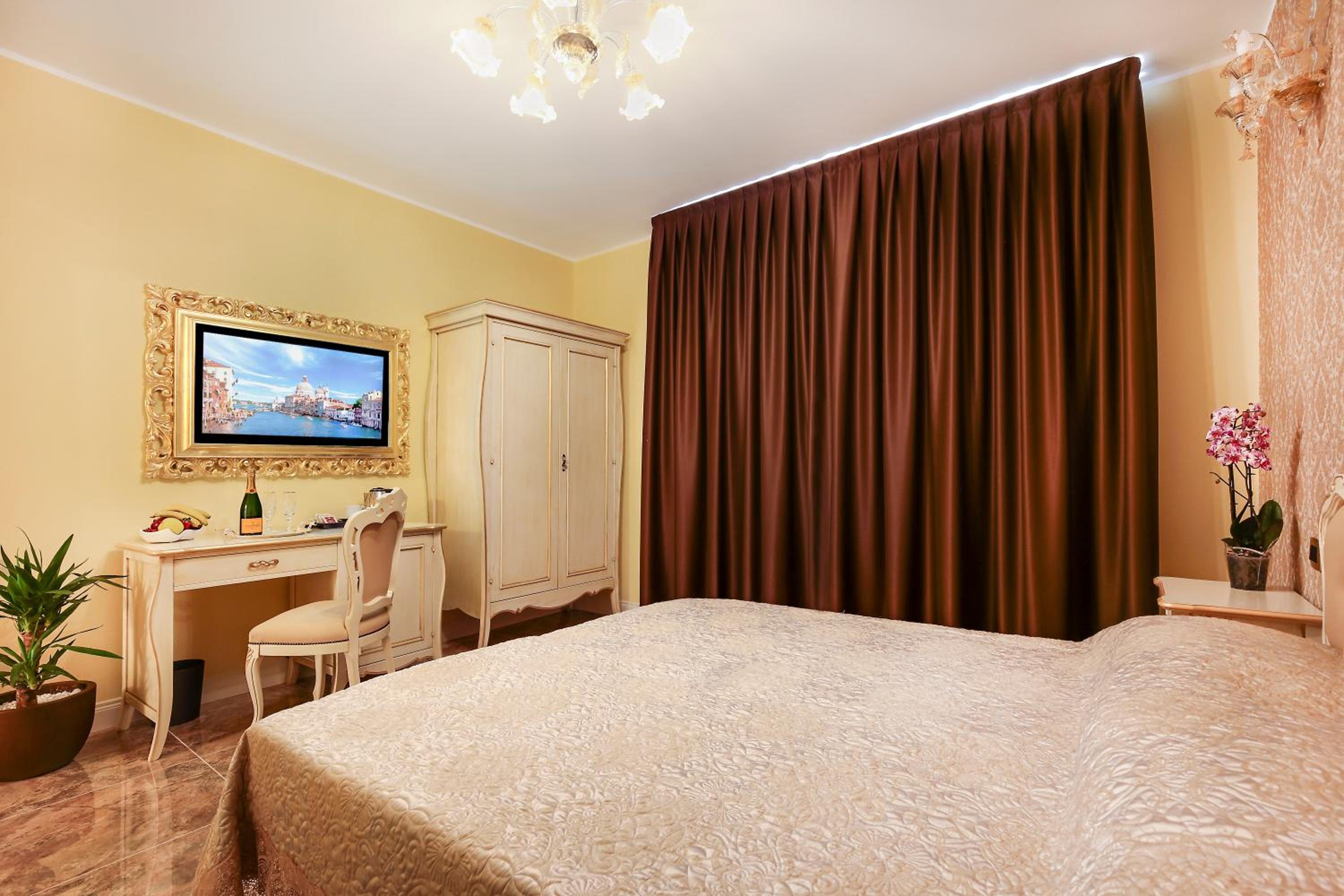 Superior Double or Twin Room - Photo 3
