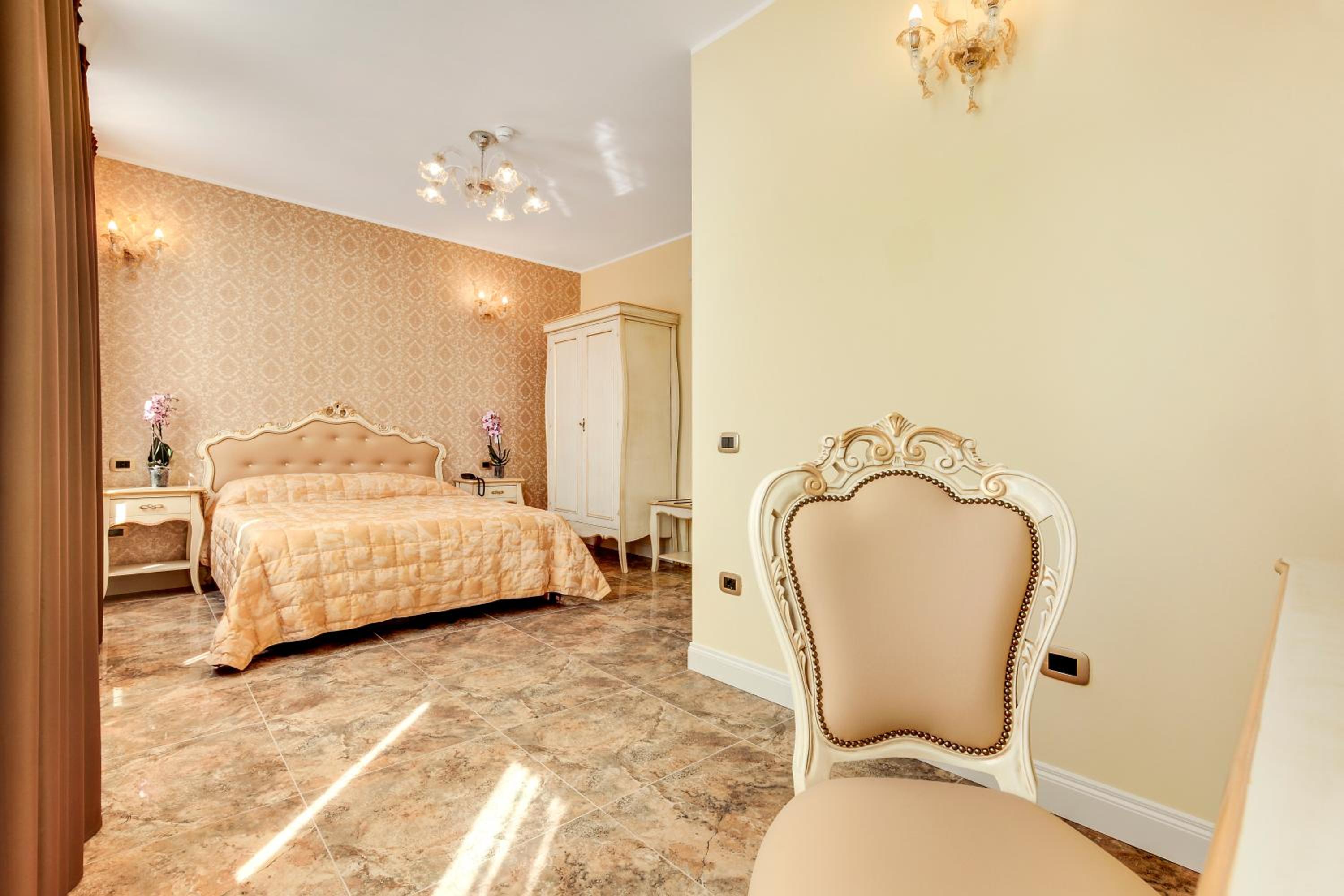 Deluxe Double or Twin Room - Photo 4
