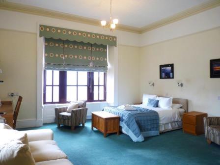 Superior Family Room - Photo 2