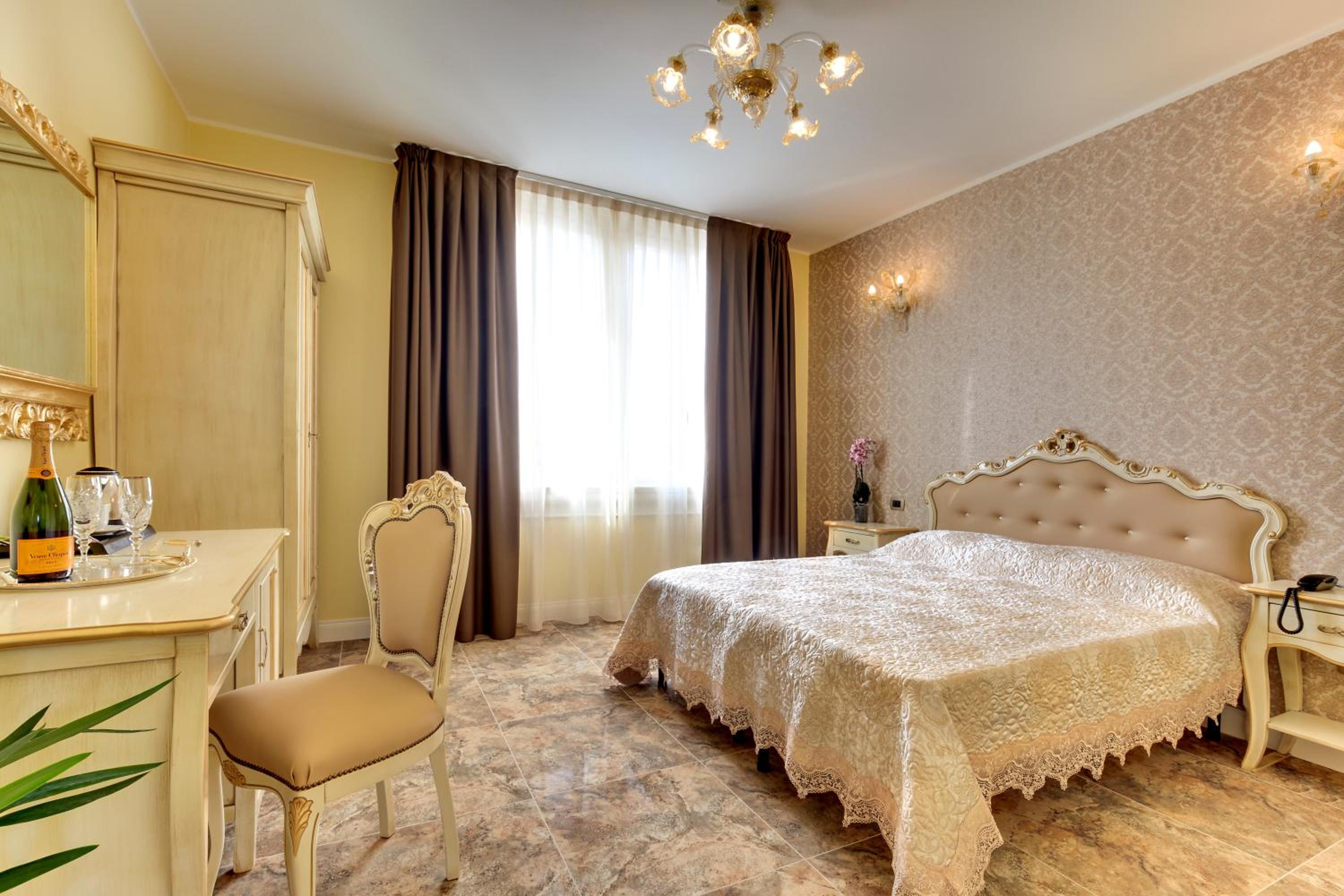 Deluxe Double or Twin Room - Photo 1