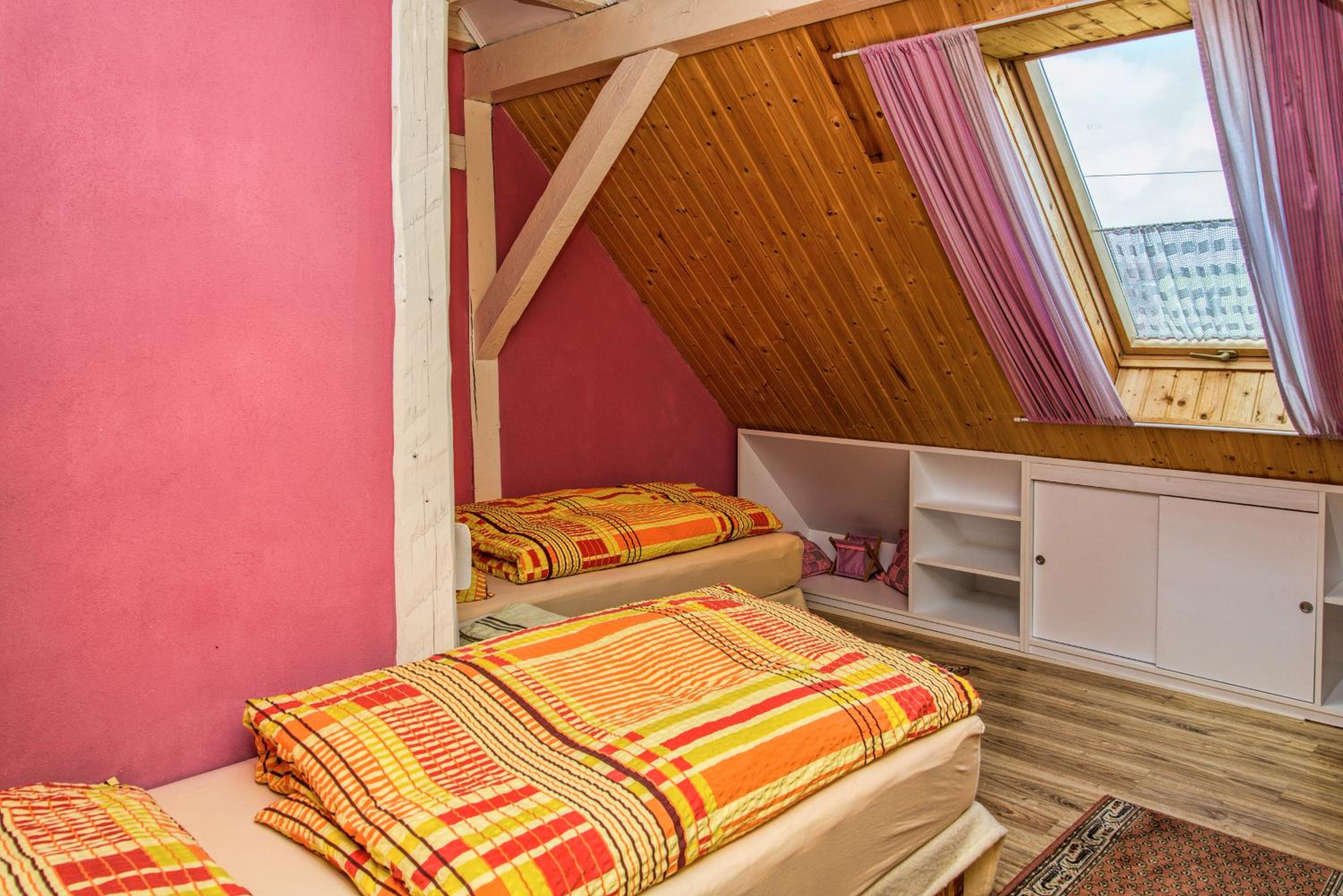 One-Bedroom Apartment with Balcony and Mountain View photo 3