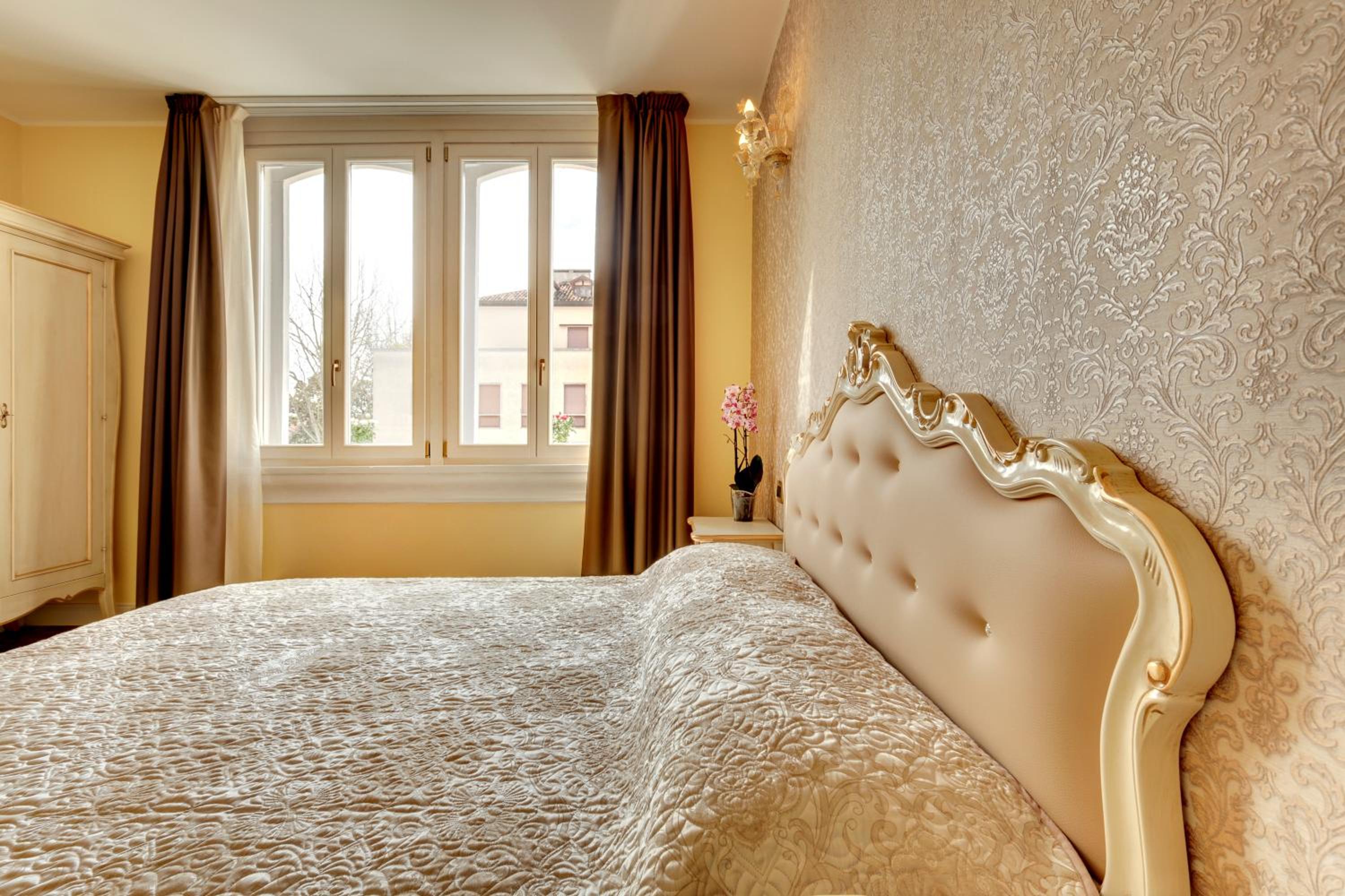 Superior Double or Twin Room - Photo 5