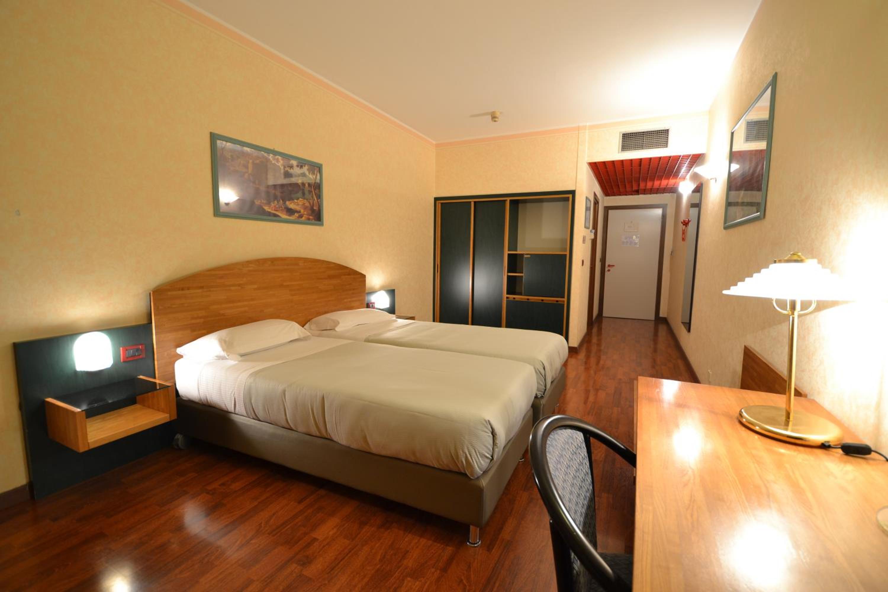 Triple Room - Photo 7