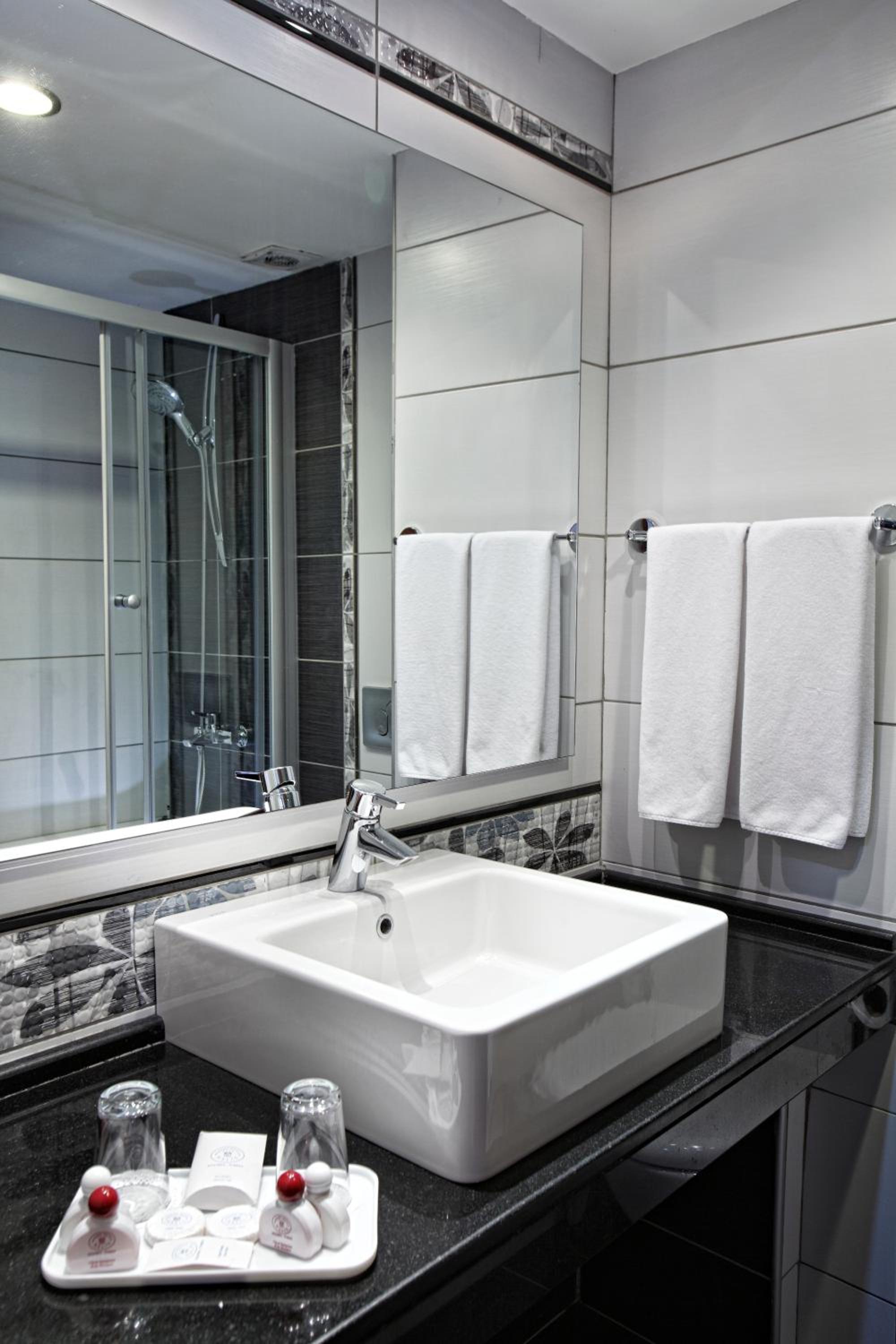 Superior Double or Twin Room with Sea View photo 3