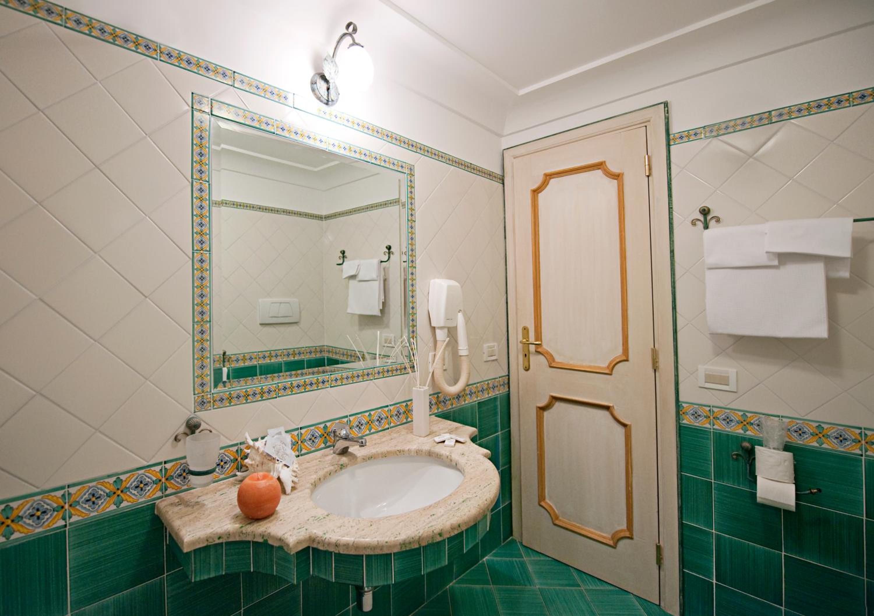 Standard Double Room with Sea View - Photo 5