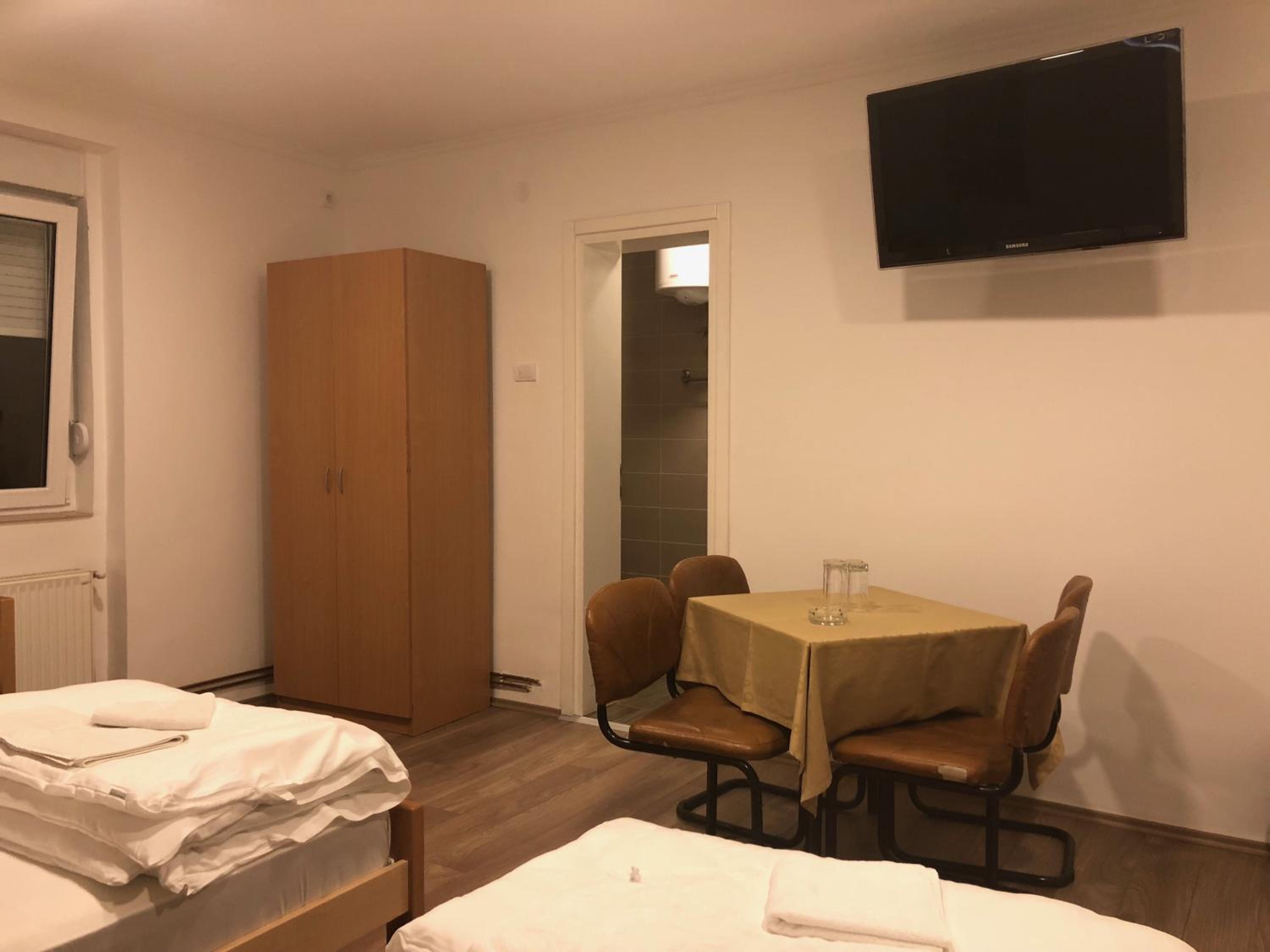 Standard Quadruple Room - Photo 9