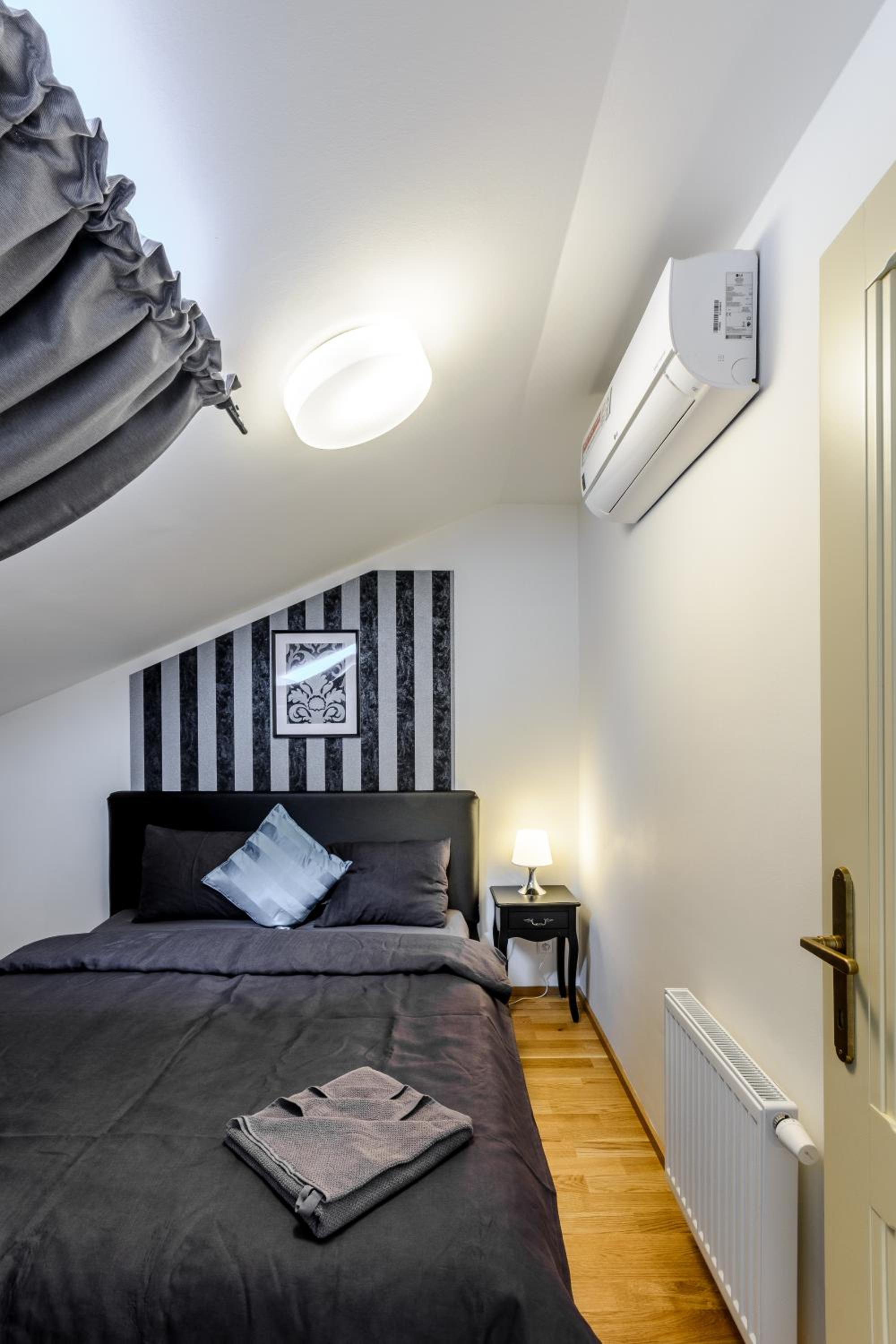 Four-Bedroom Apartment with Terrace (12 Adults) thumbnail 5