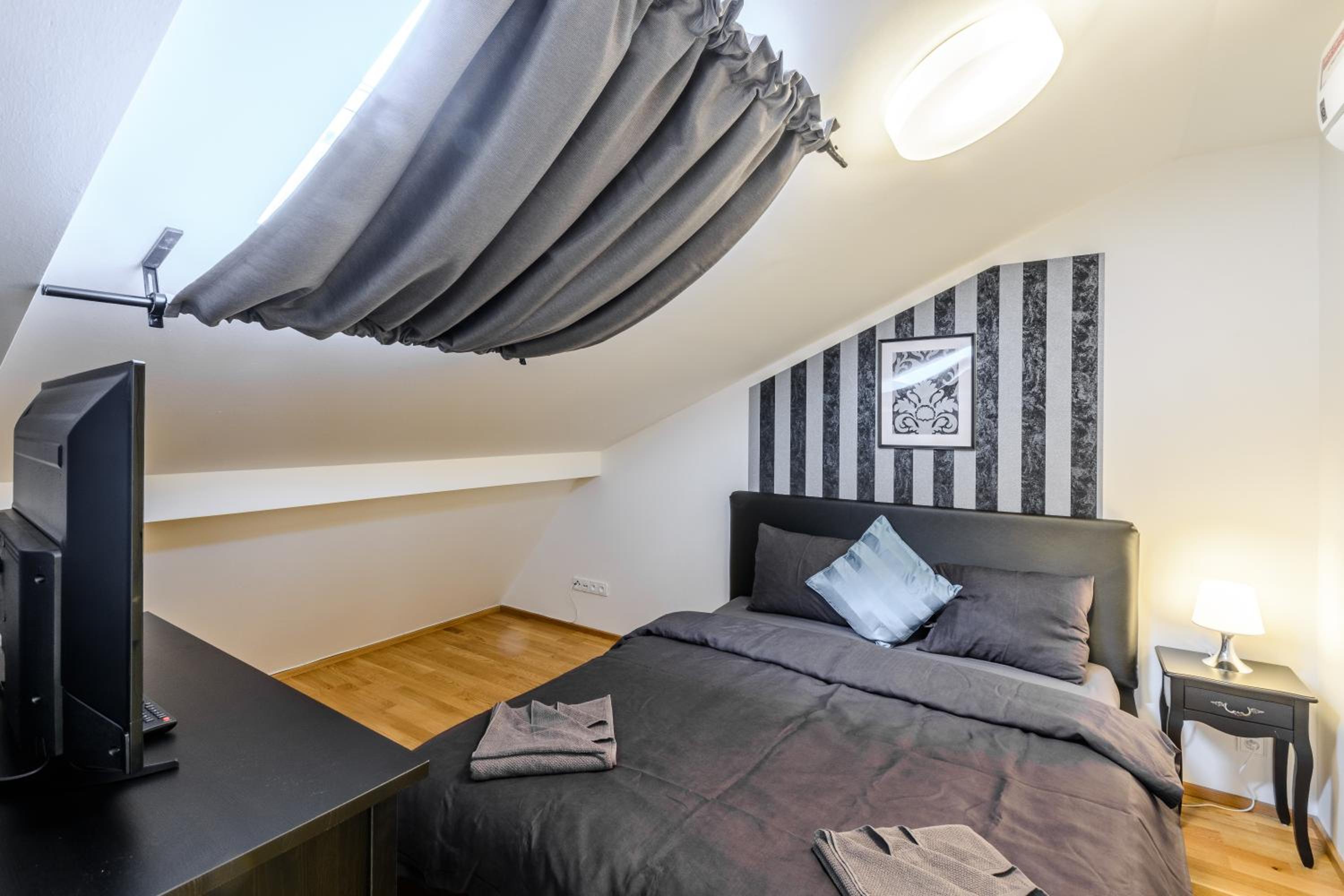 Two-Bedroom Apartment with Terrace (11 Adults) thumbnail 5