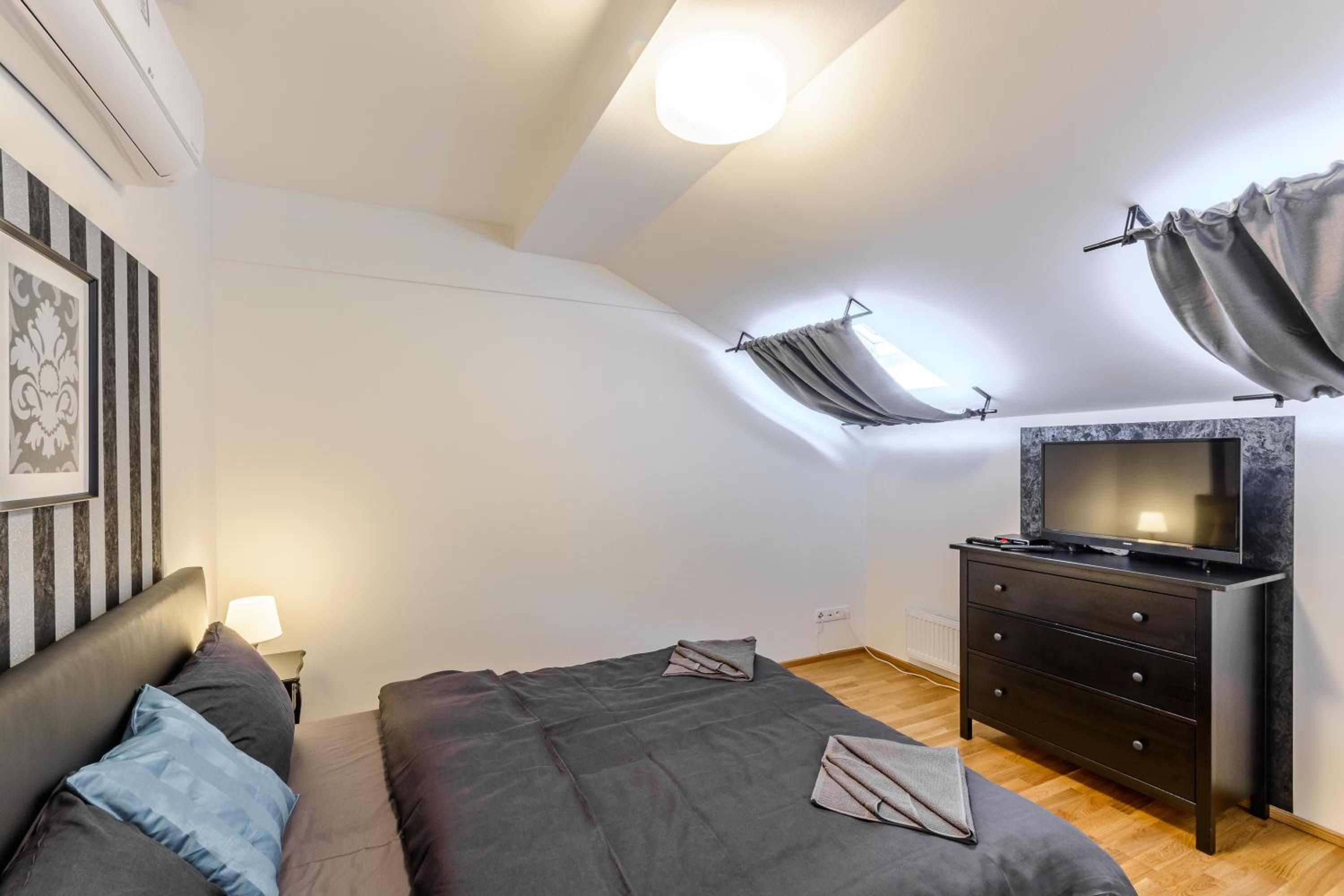 Two-Bedroom Apartment with Terrace (11 Adults) thumbnail 6