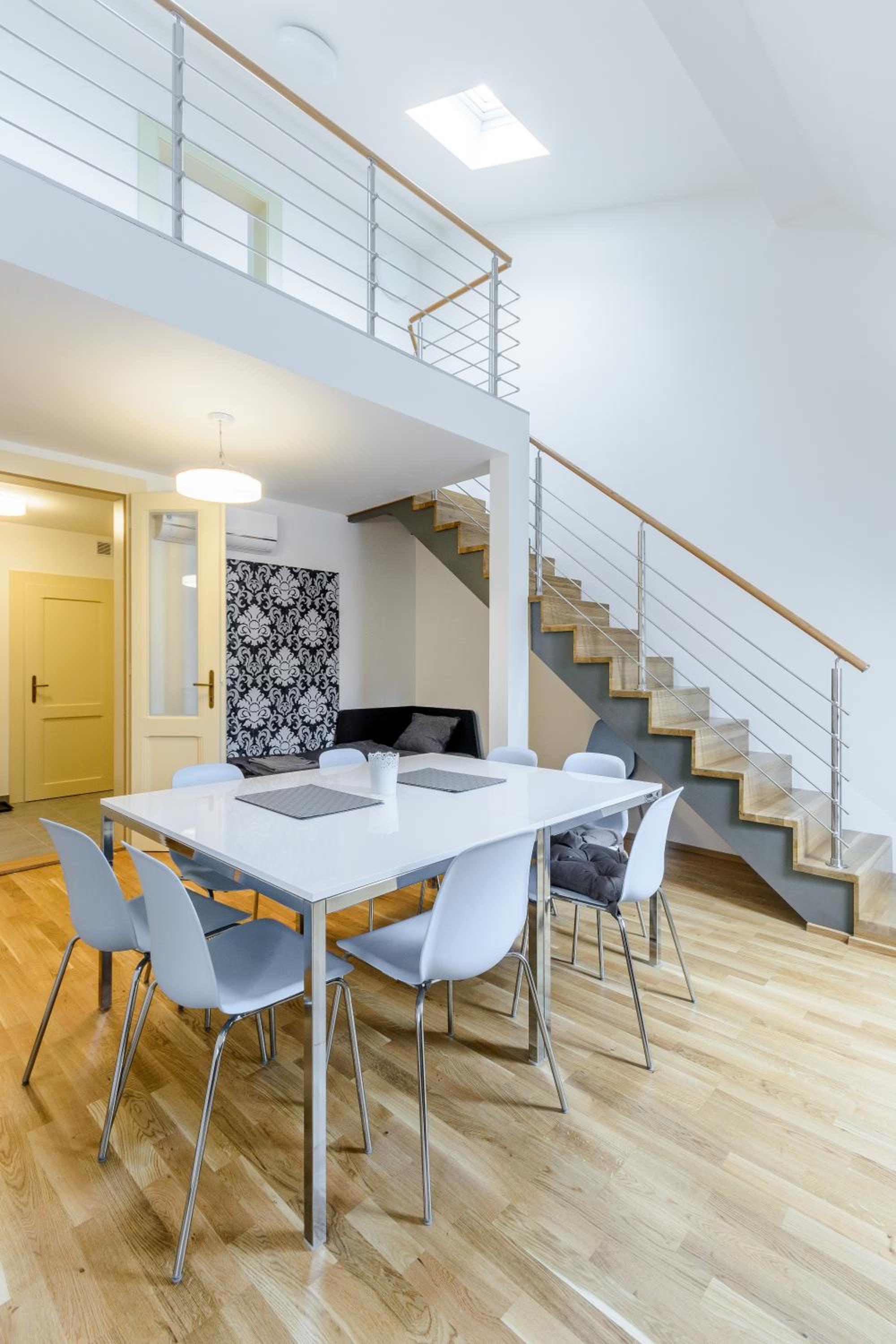 Apartment with Terrace thumbnail 5