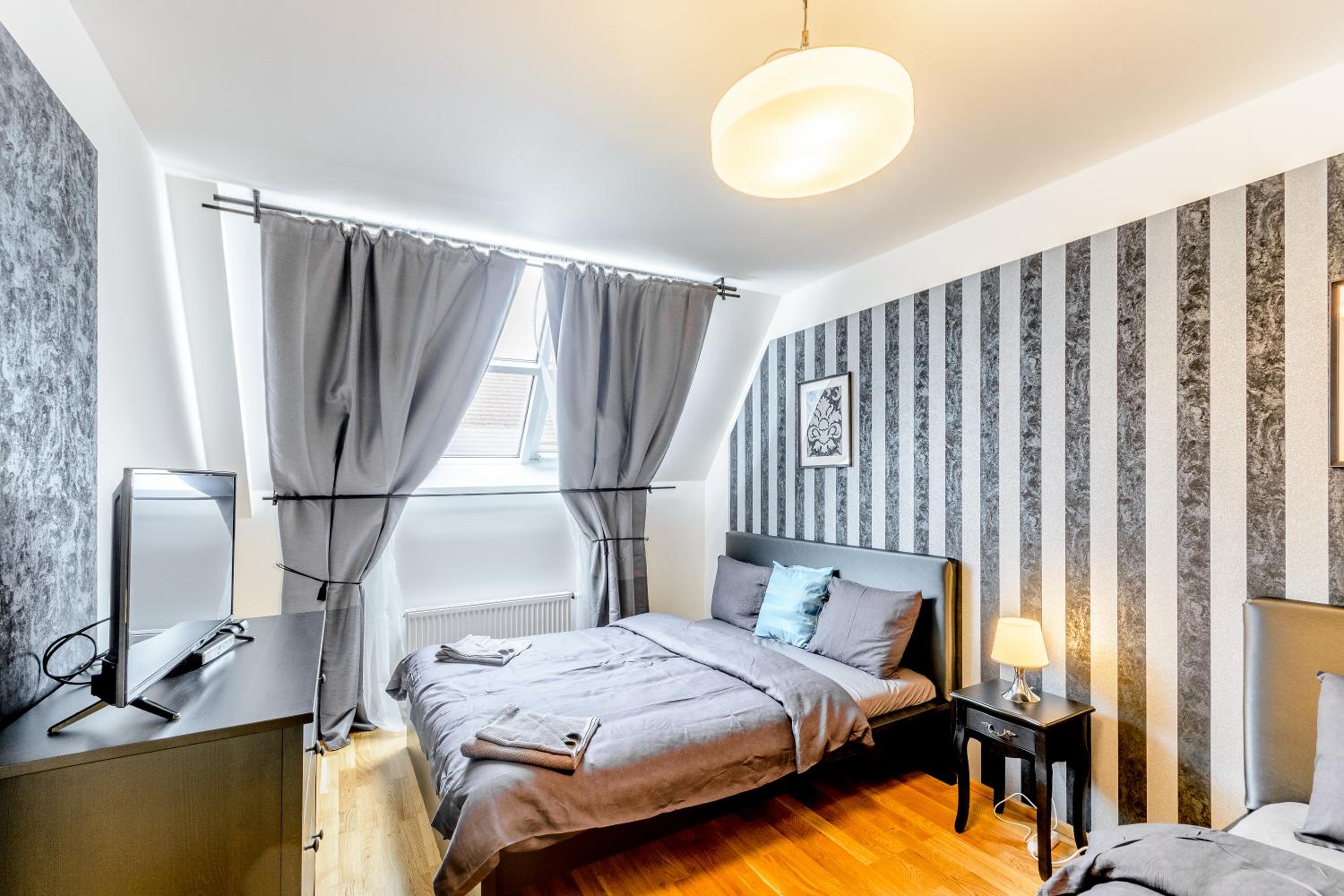 Three-Bedroom Apartment with Terrace (12 adults)