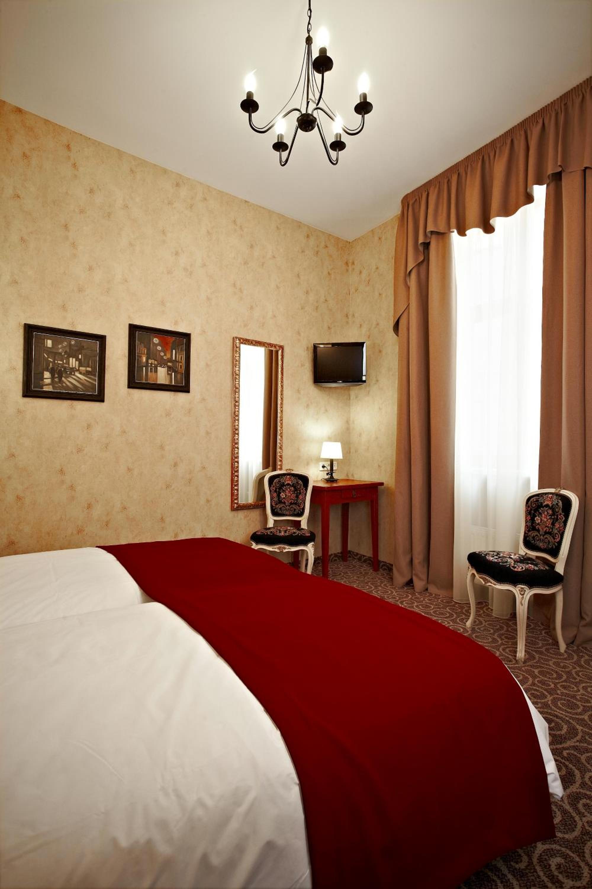 Standard Double Room - Photo 6