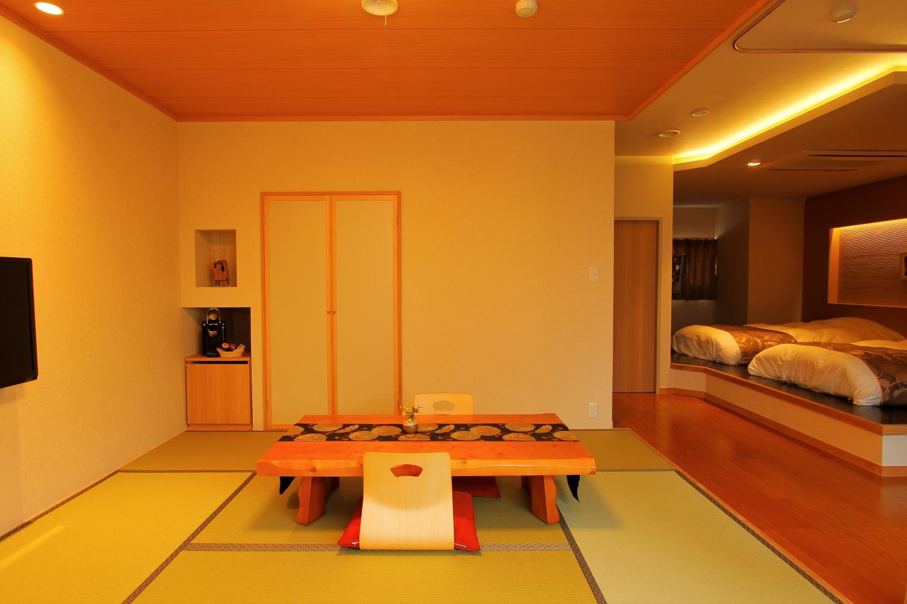 Suite with Tatami Area and Open-Air Bath - Photo 2