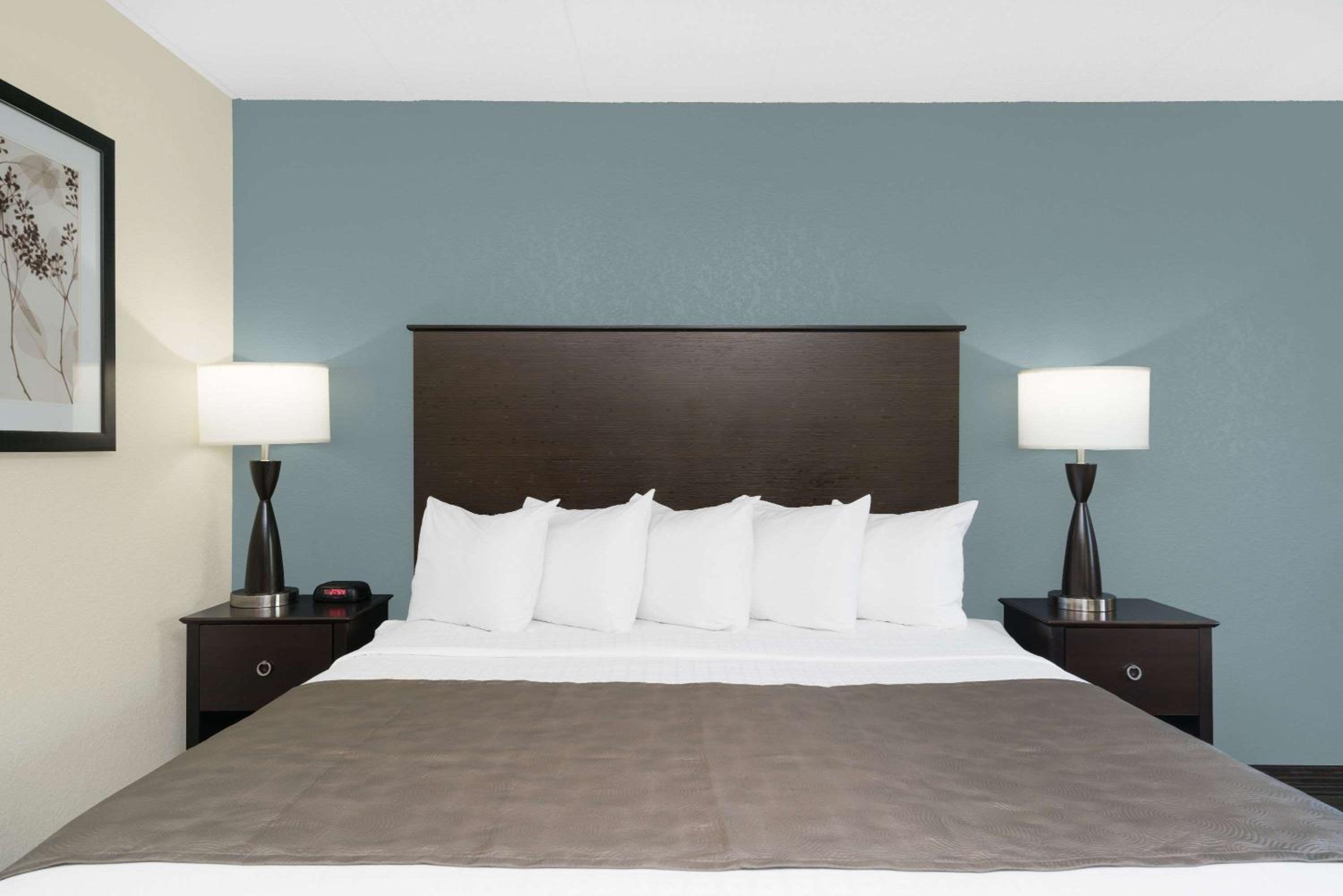 1 King Bed, One Bedroom Suite (Non-Smoking) - Photo 1