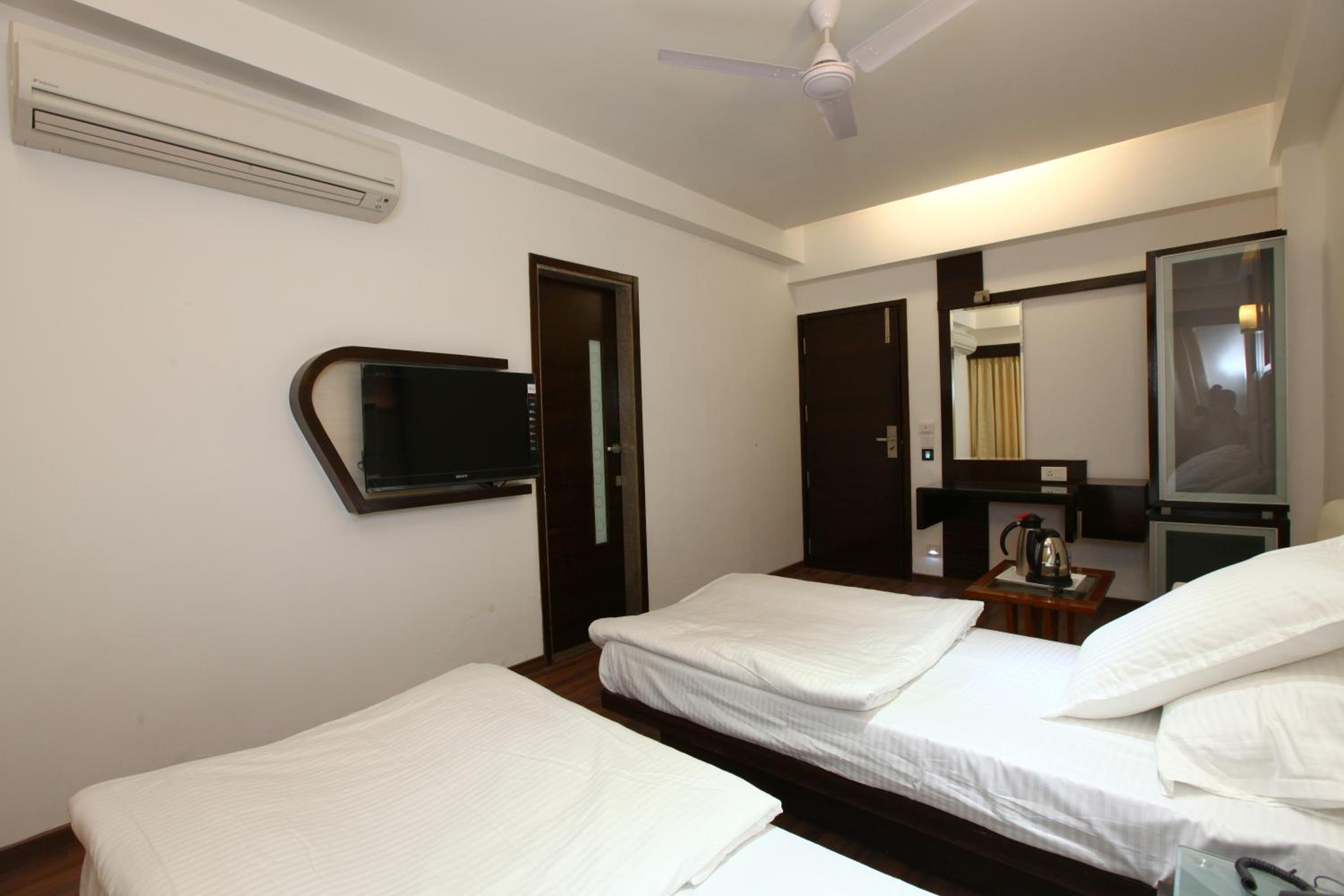 Deluxe Double or Twin Room photo 2