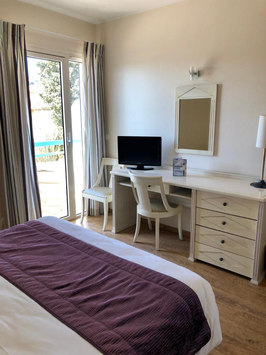 Double Room with Side Sea View - First Floor photo 2
