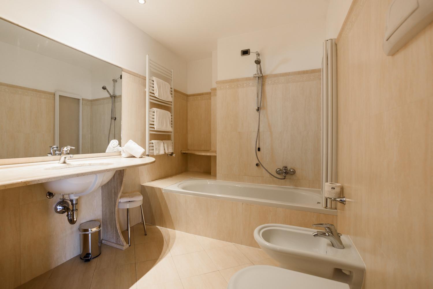Twin Room - Photo 4
