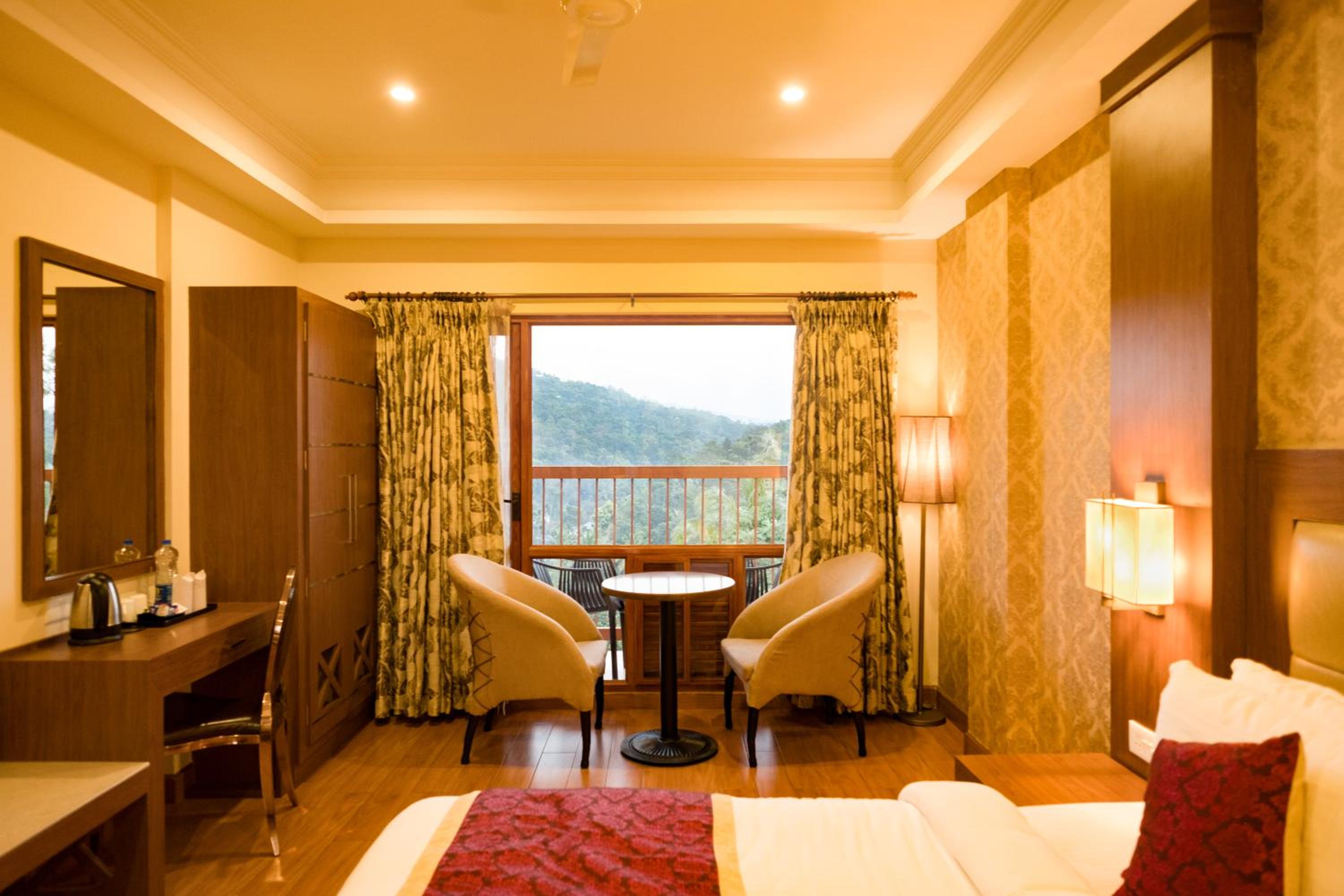 Crown Club Room A/C photo 2