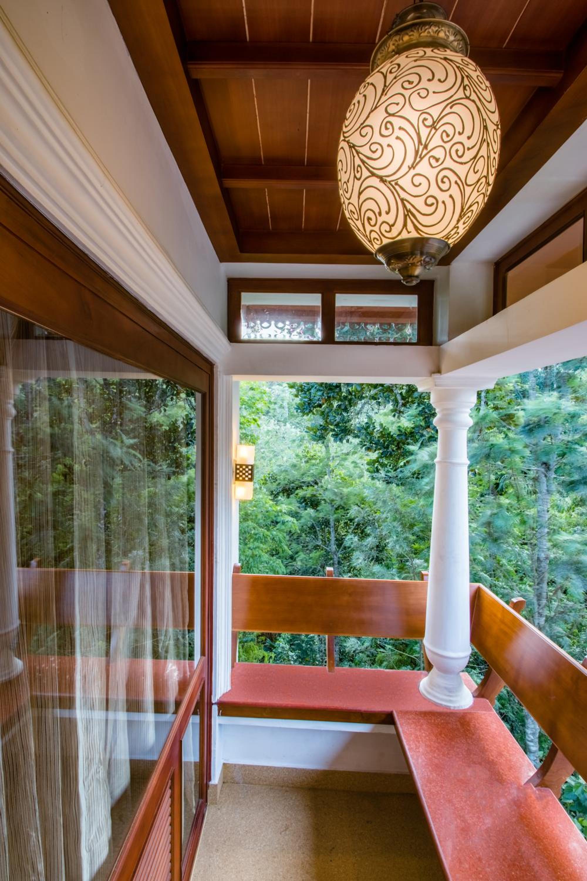 Crown Suite A/C photo 3