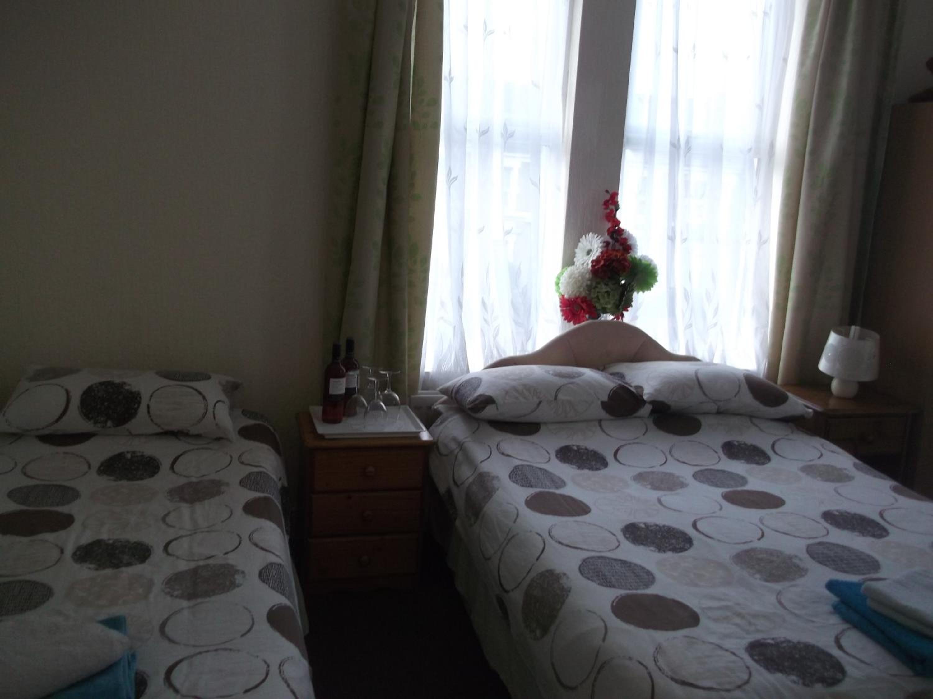 Comfort Triple Room with Shower - Photo 5