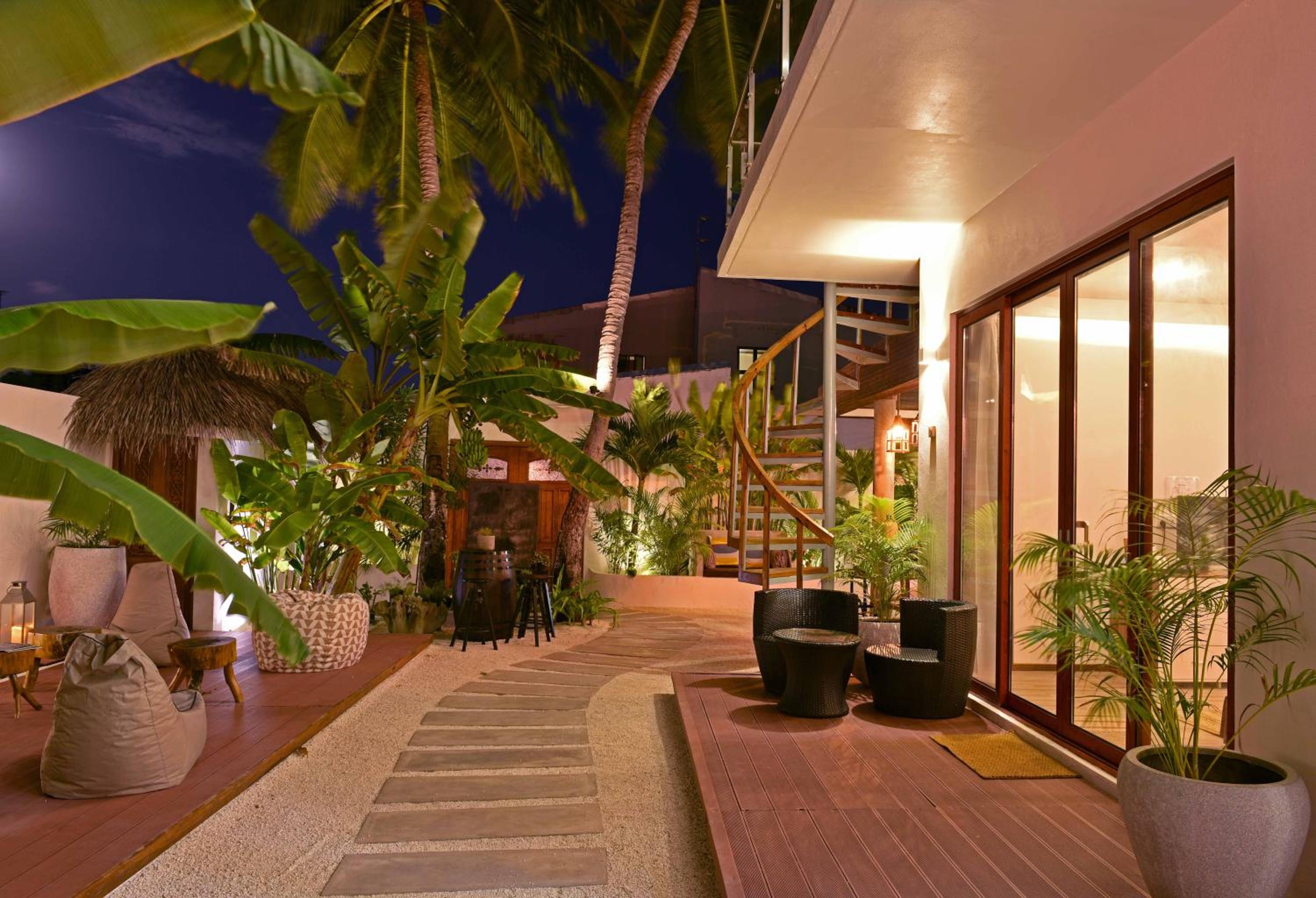 Beach House photo 3