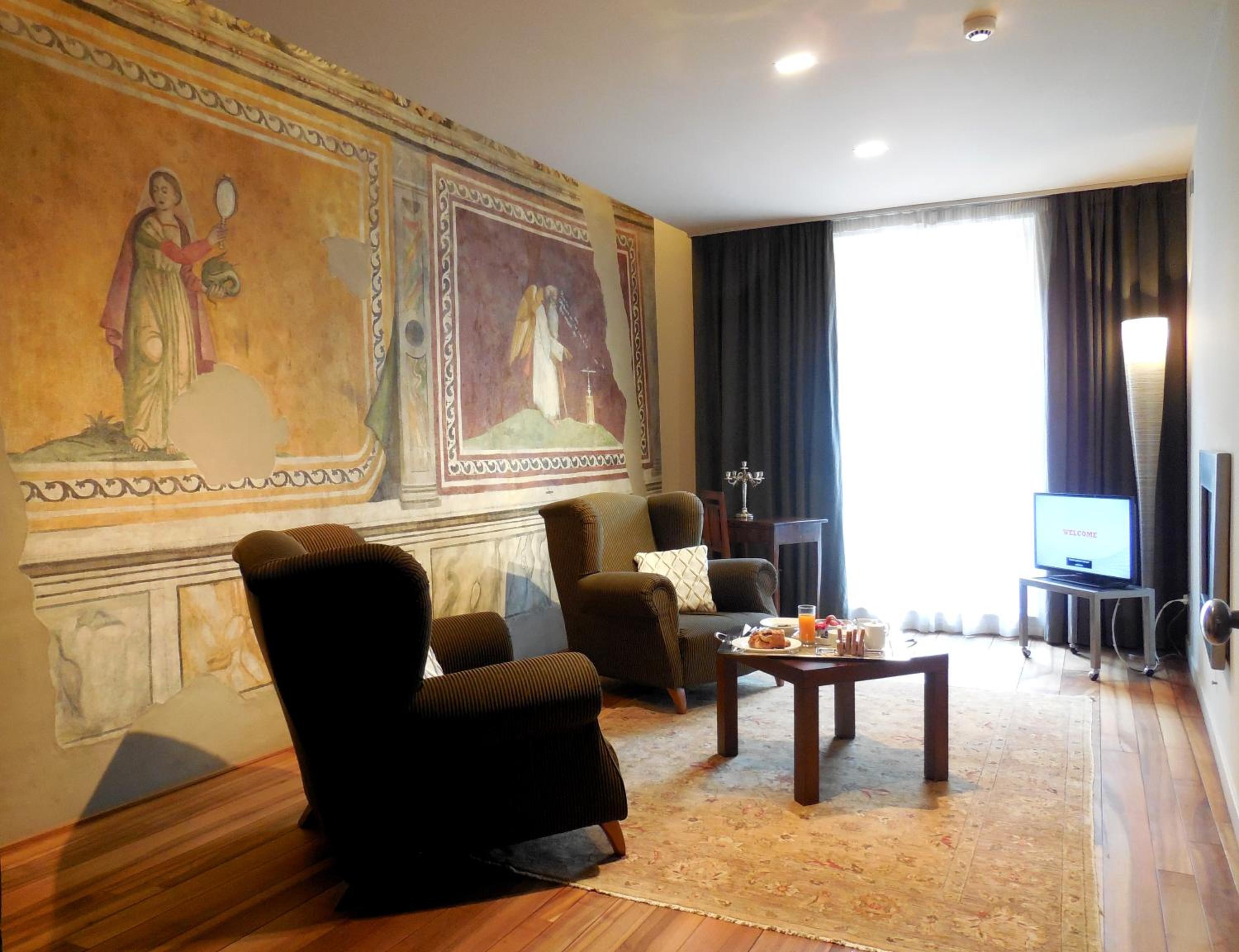 Art Room Suite - Photo 10