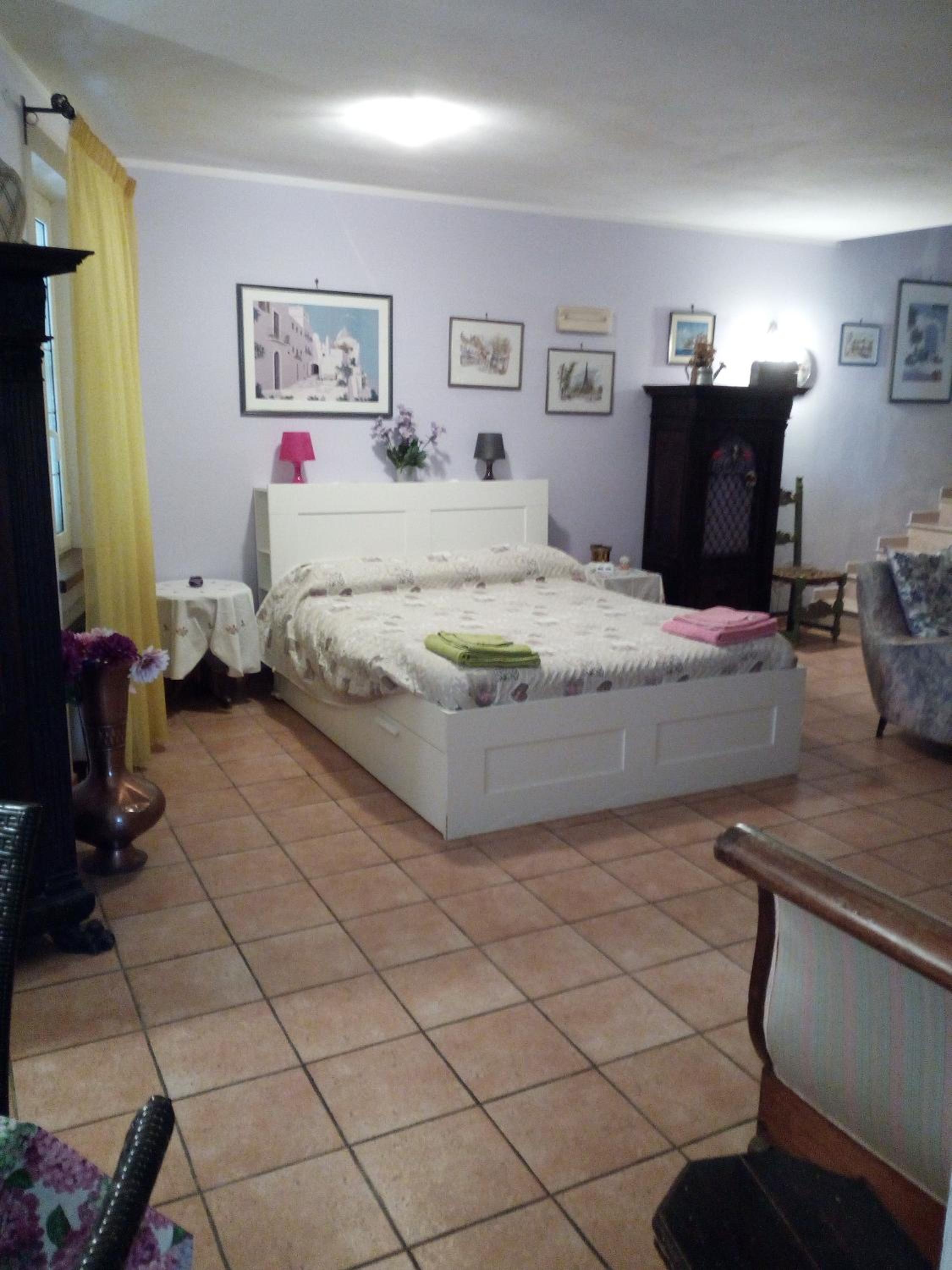 Large Double Room - Photo 3