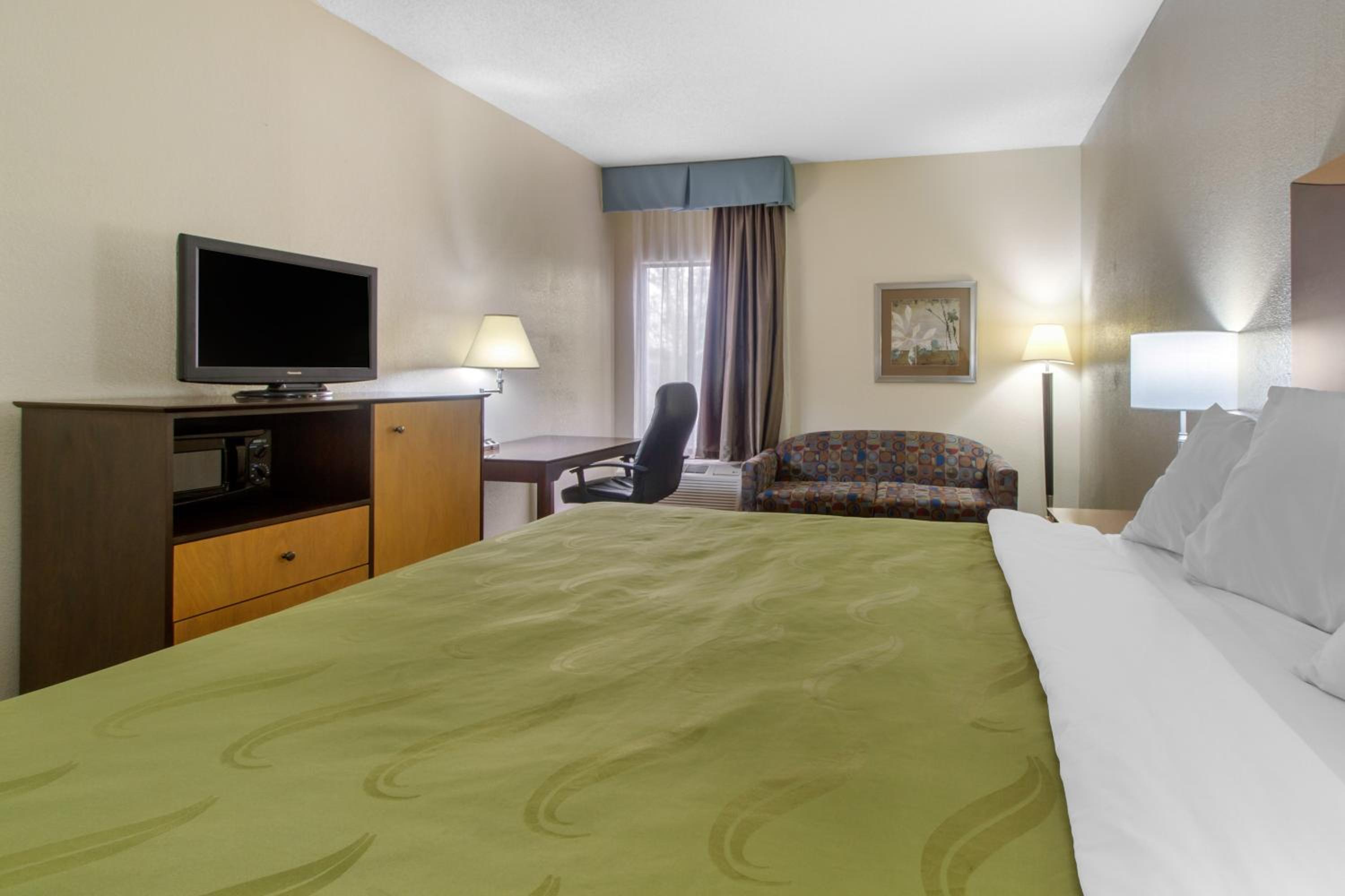 King Room - Non-Smoking - Photo 2