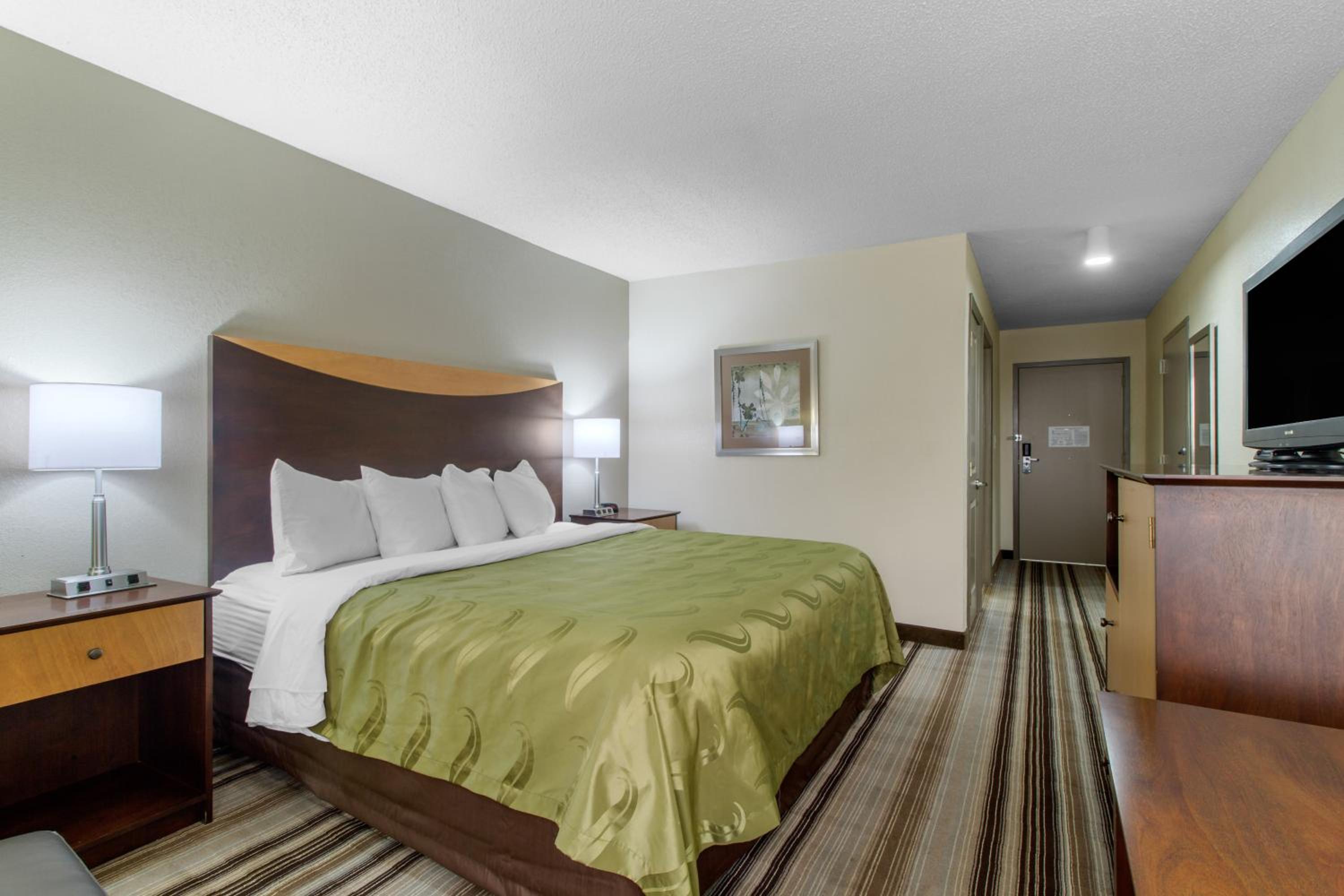 King Room - Non-Smoking - Photo 3