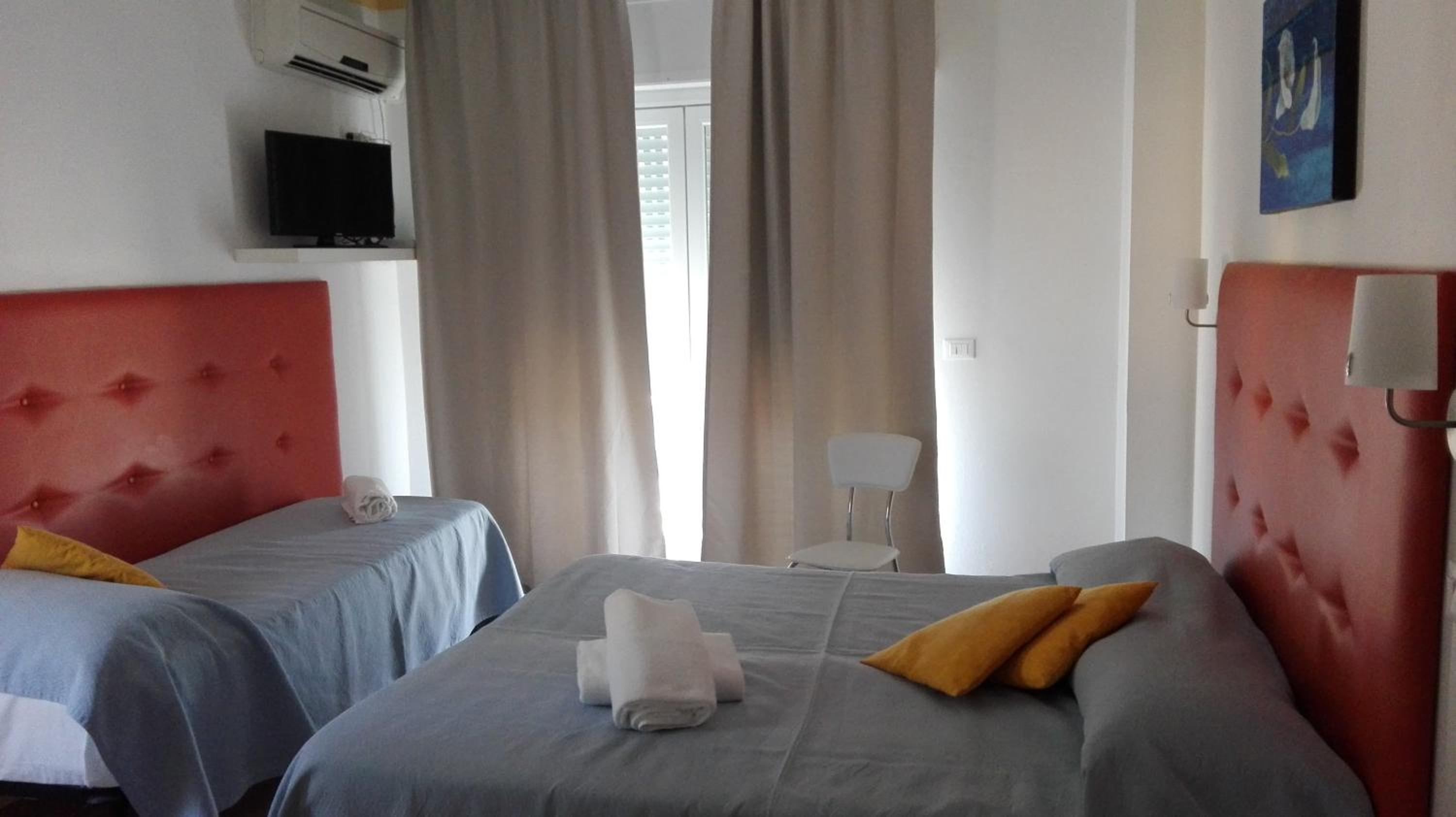 Triple Room with Balcony - Photo 1