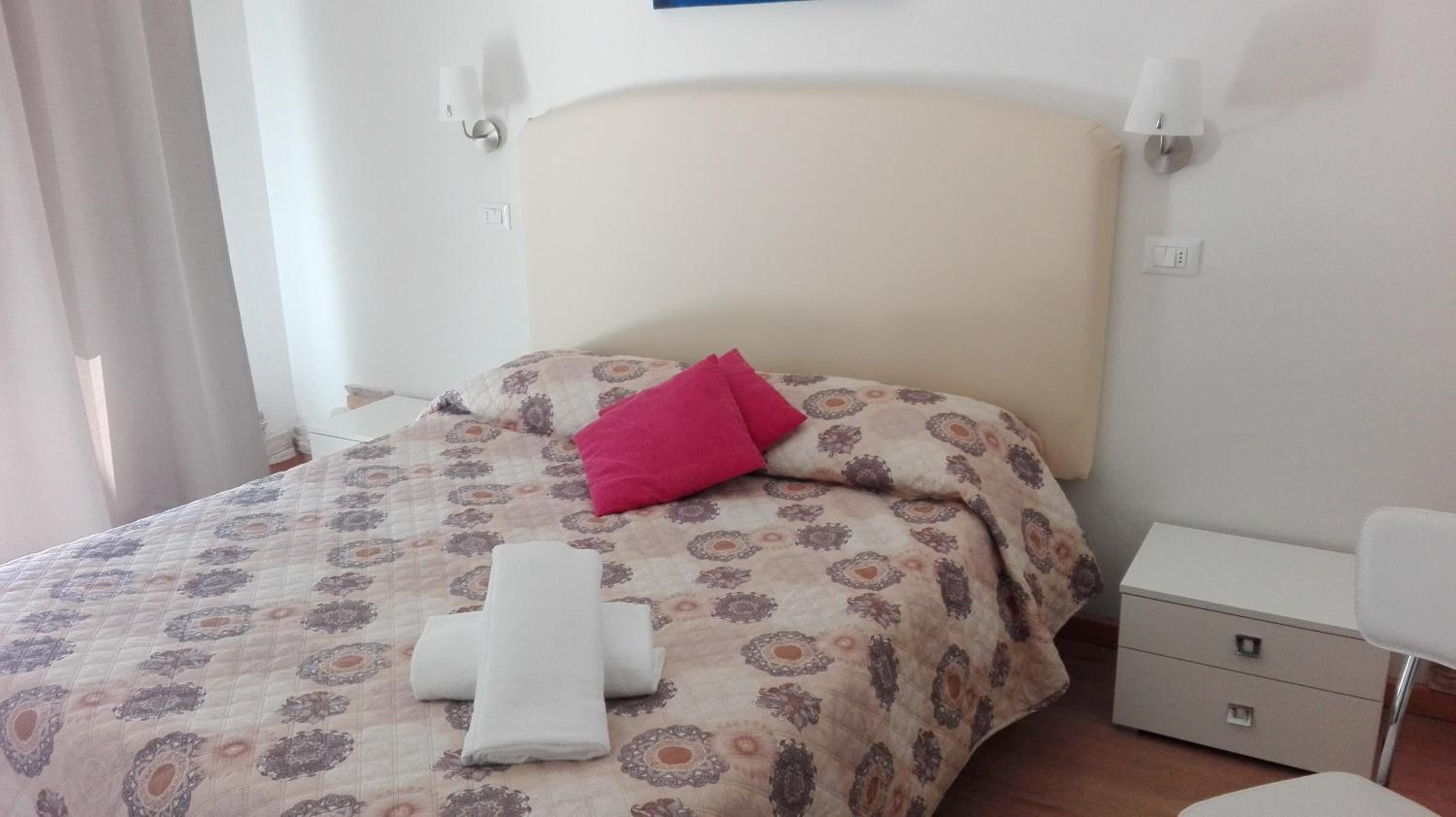 Double or Twin Room - Photo 4