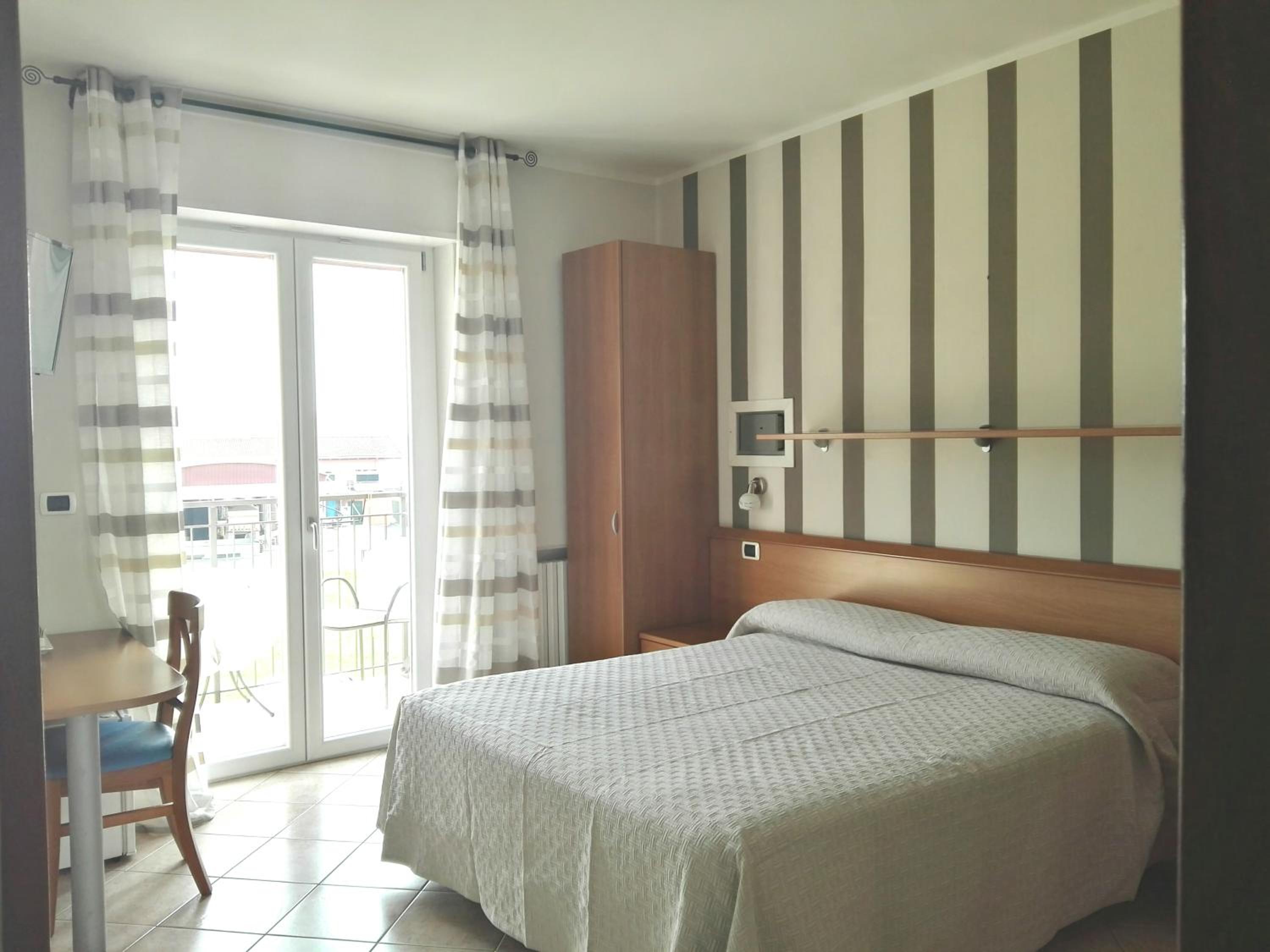 Double Room with Balcony - Photo 1