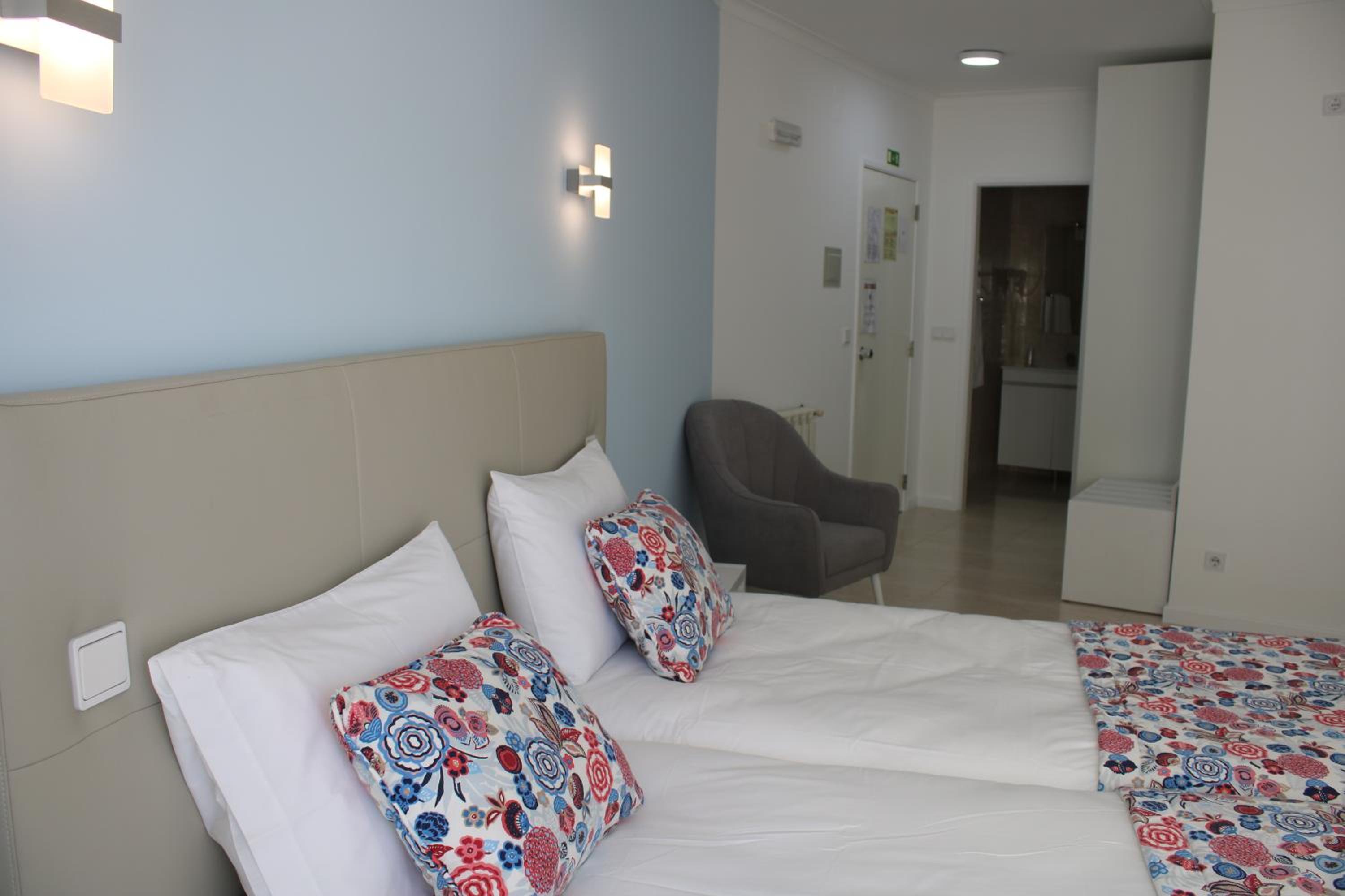 Double or Twin Room - Photo 7