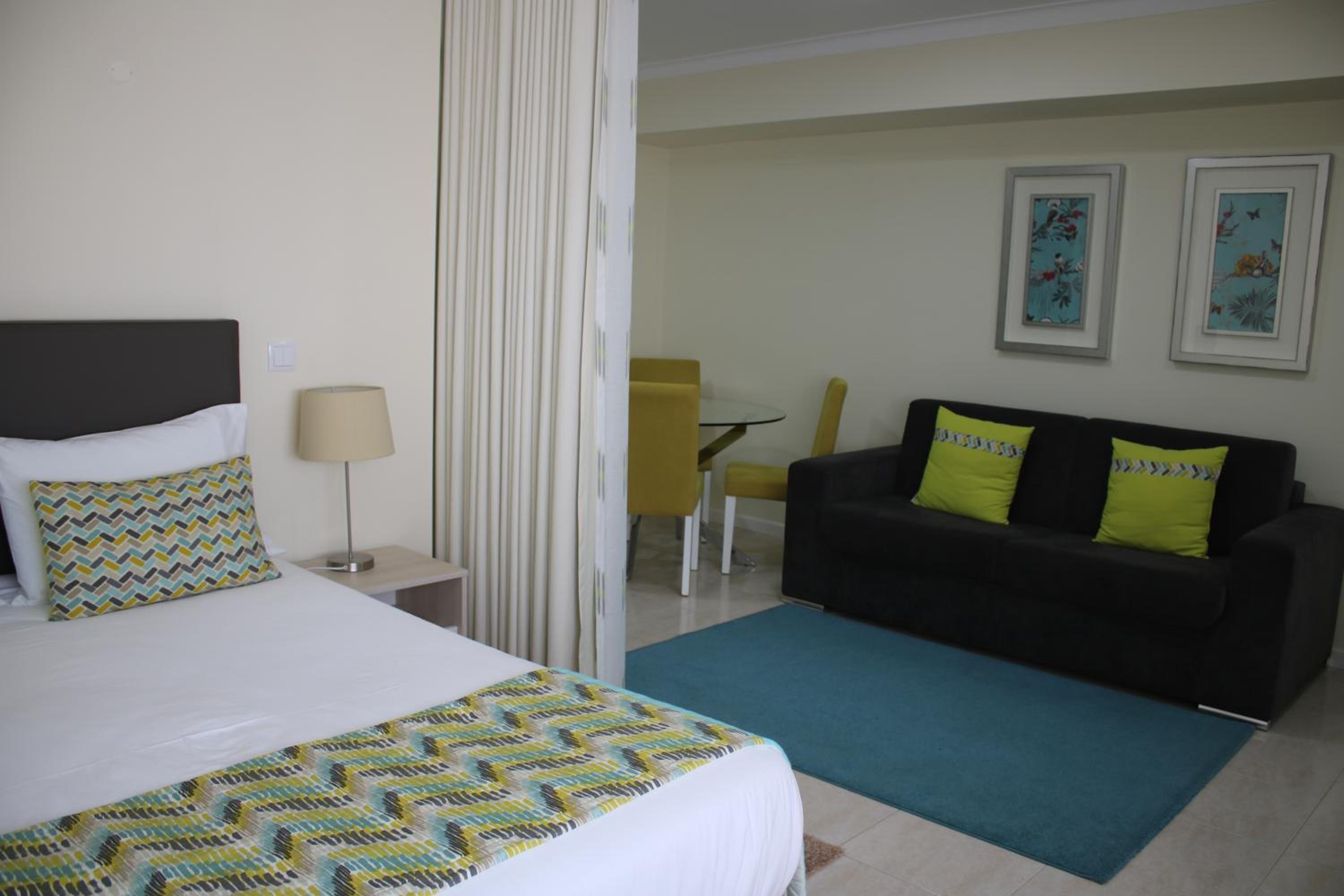 Suite - Photo 9