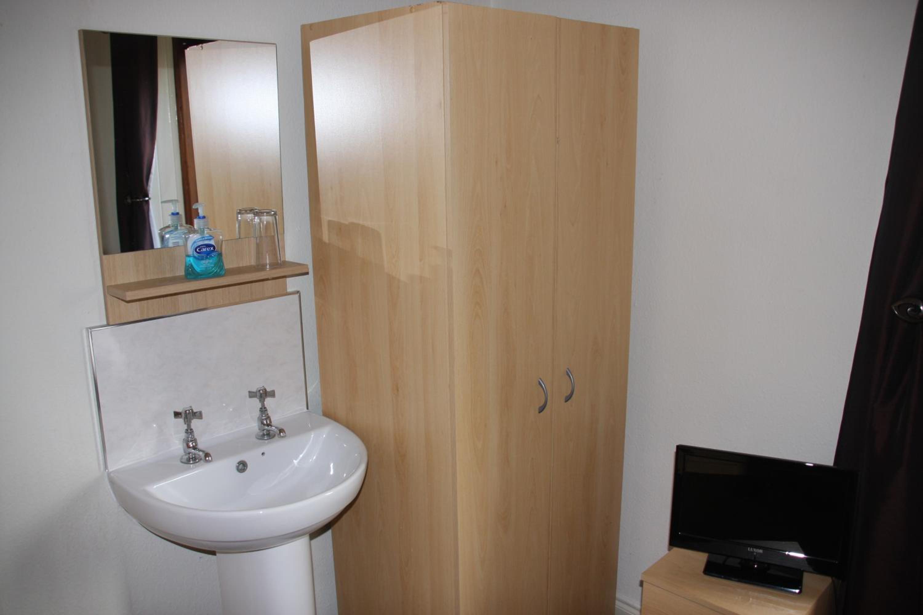 Single Room With Shared Bathroom photo 2