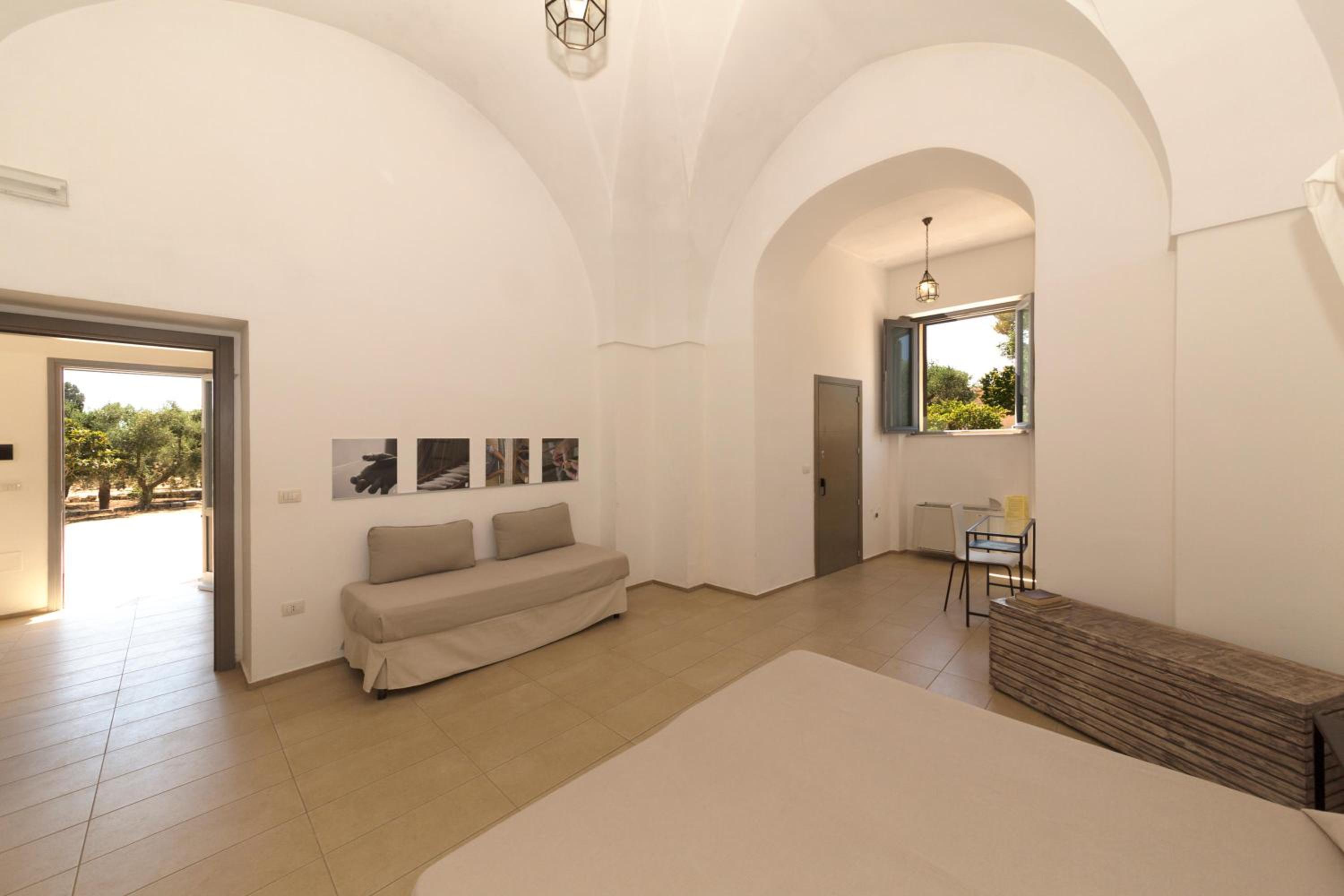 Double Room with Extra Bed - Photo 2
