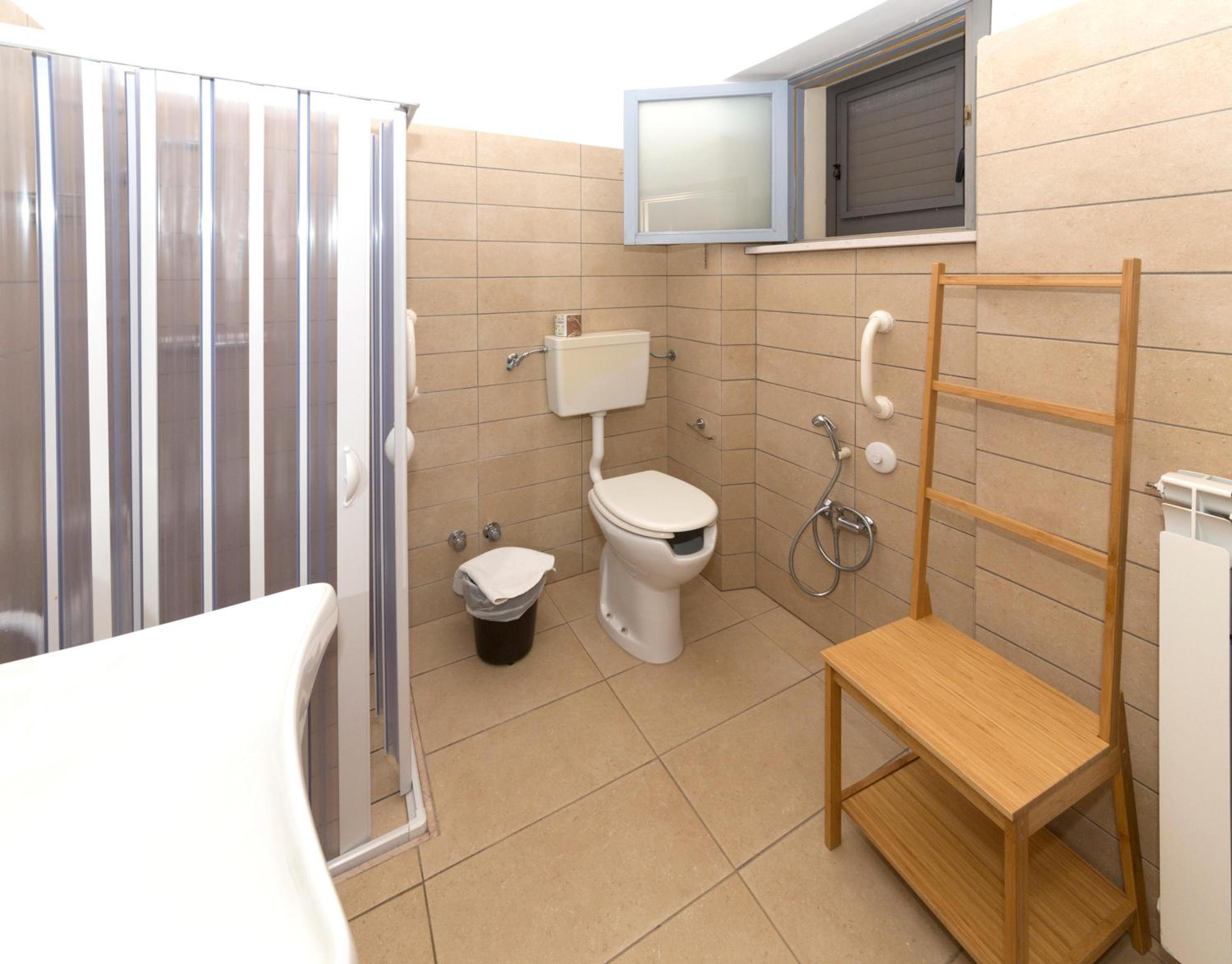 Double Room with Extra Bed - Photo 12