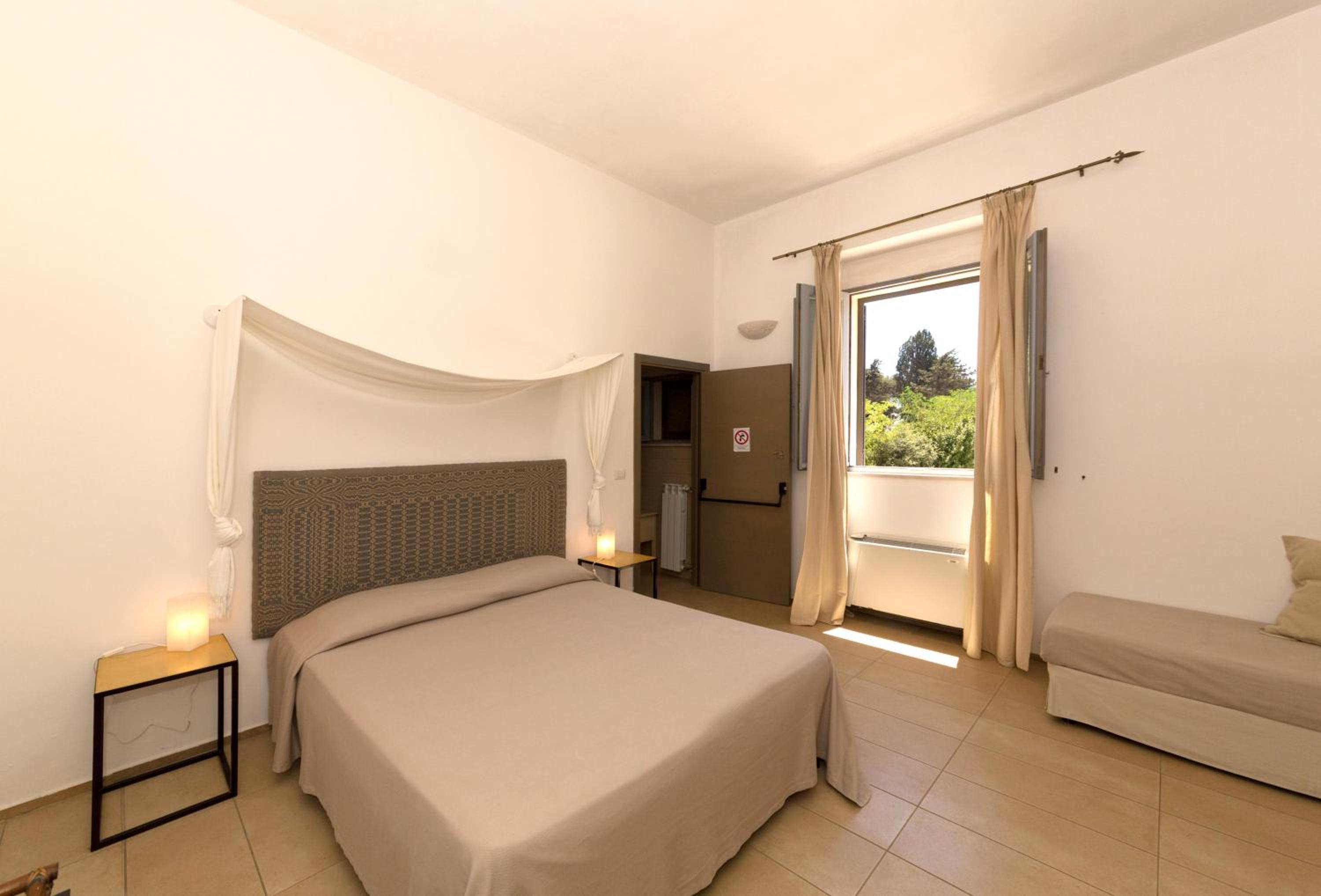 Double Room with Extra Bed - Photo 10