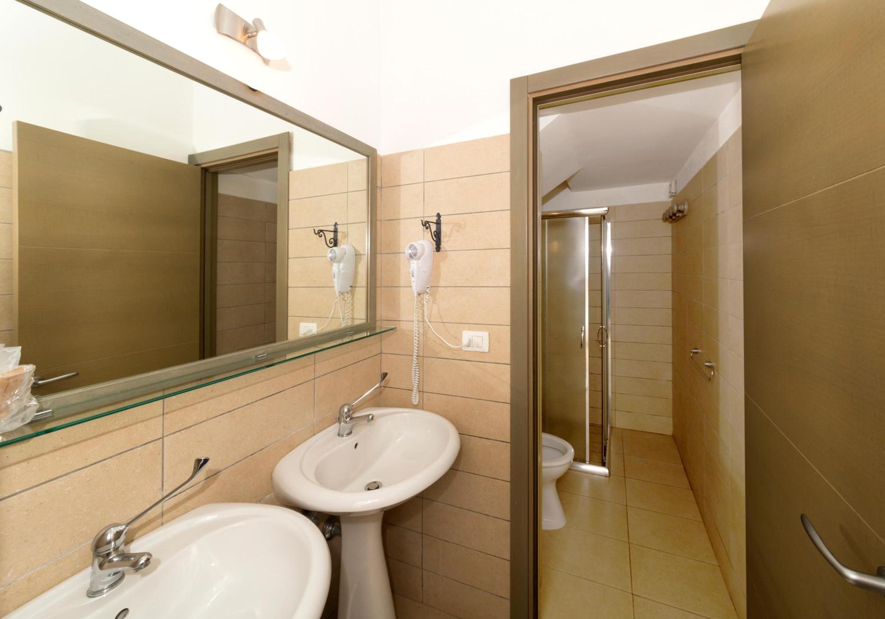 Double Room with Extra Bed - Photo 5